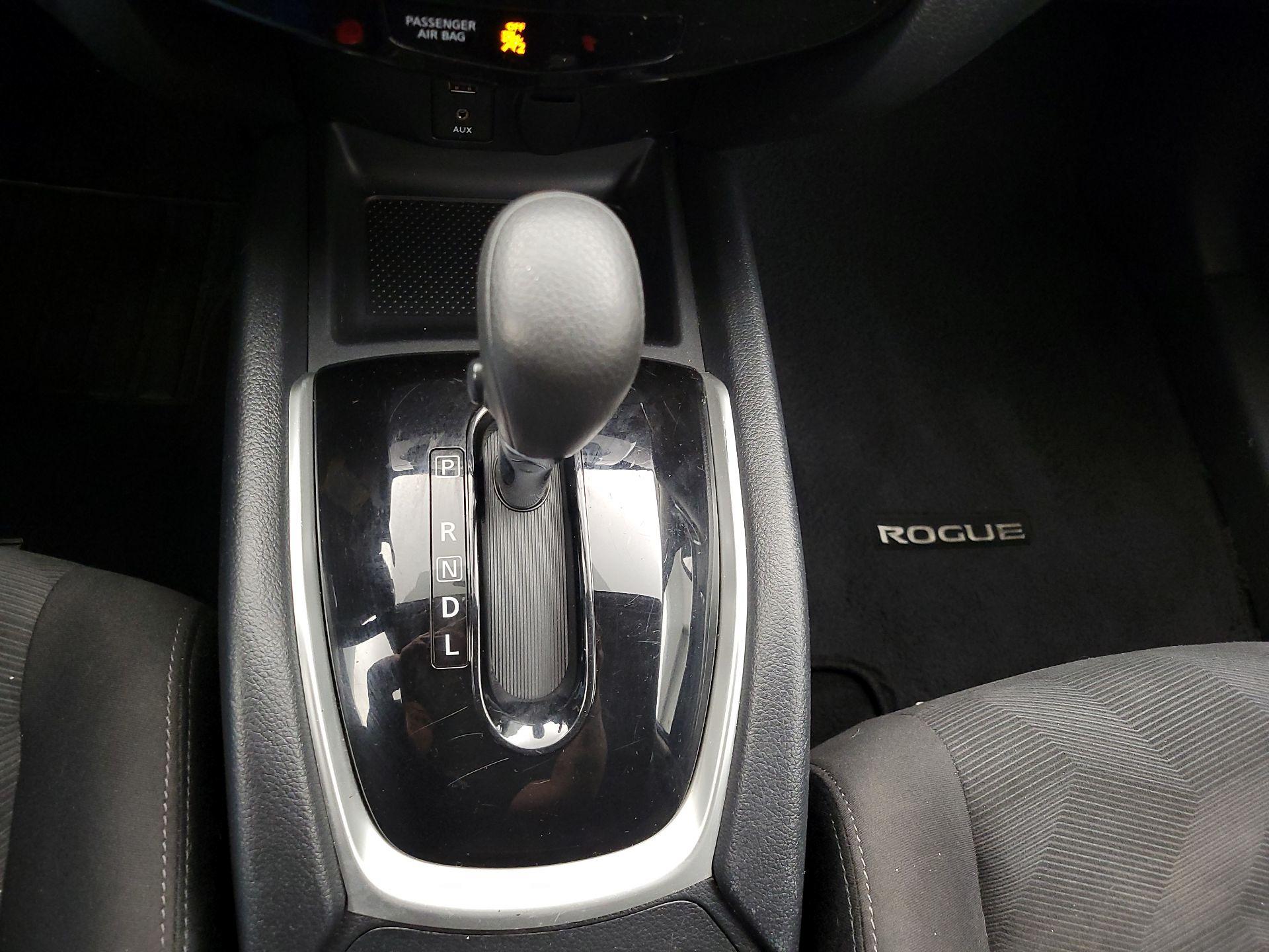 Thumbnail: 2016 Nissan Rogue - 17