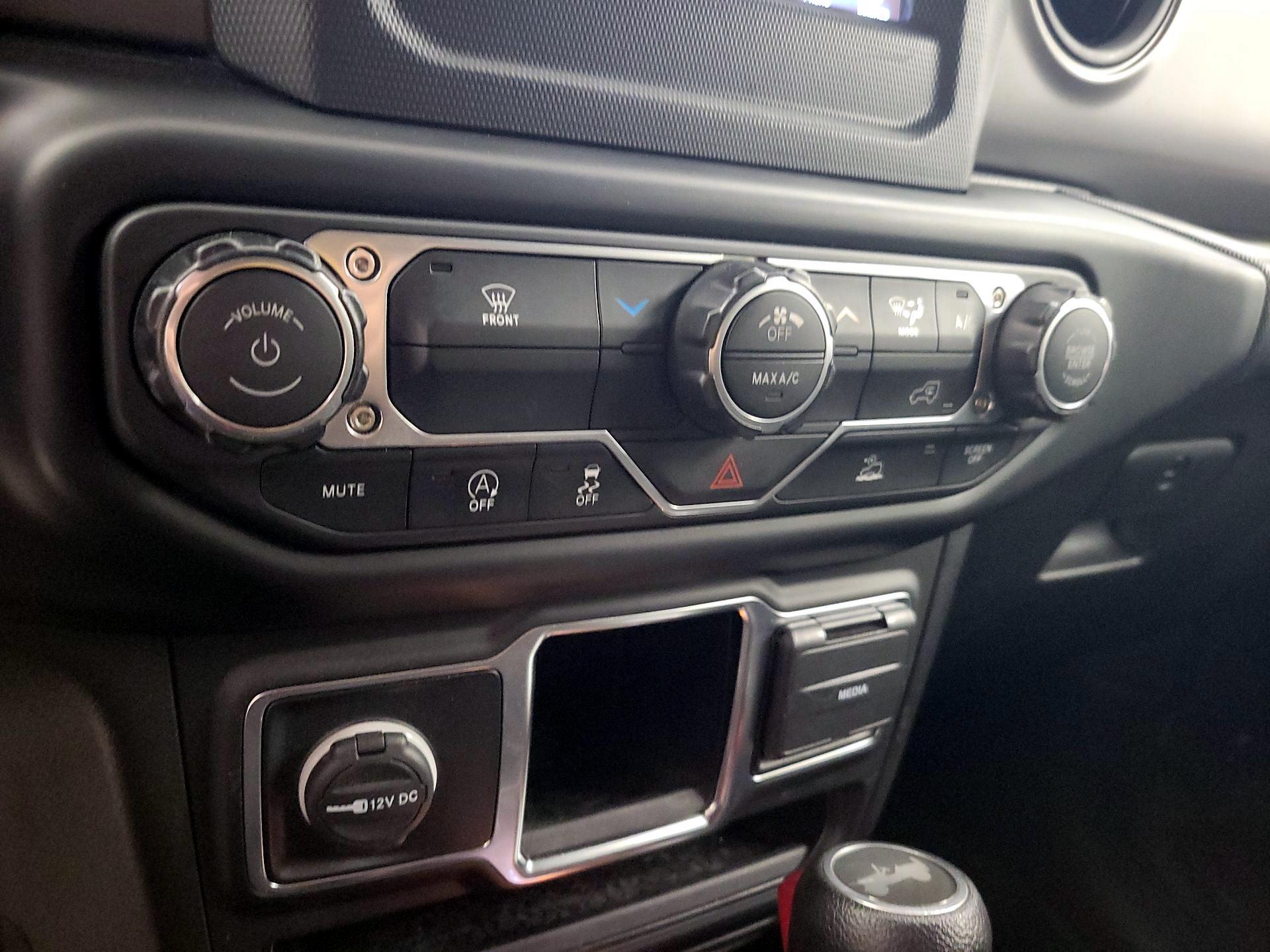 Thumbnail: 2022 Jeep Wrangler - 16