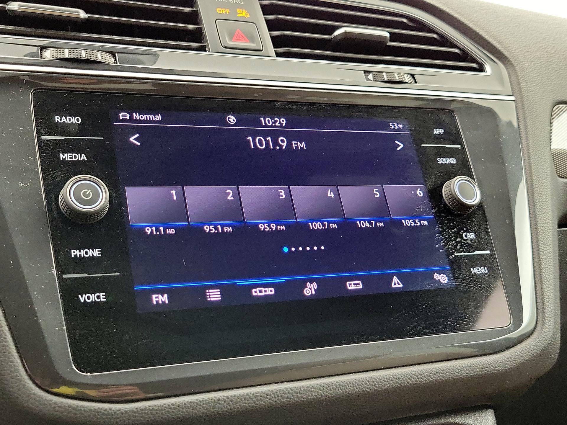 Thumbnail: 2022 Volkswagen Tiguan - 15