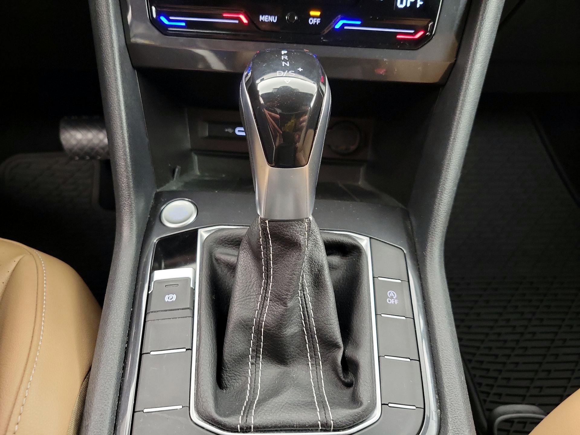 Thumbnail: 2022 Volkswagen Tiguan - 17