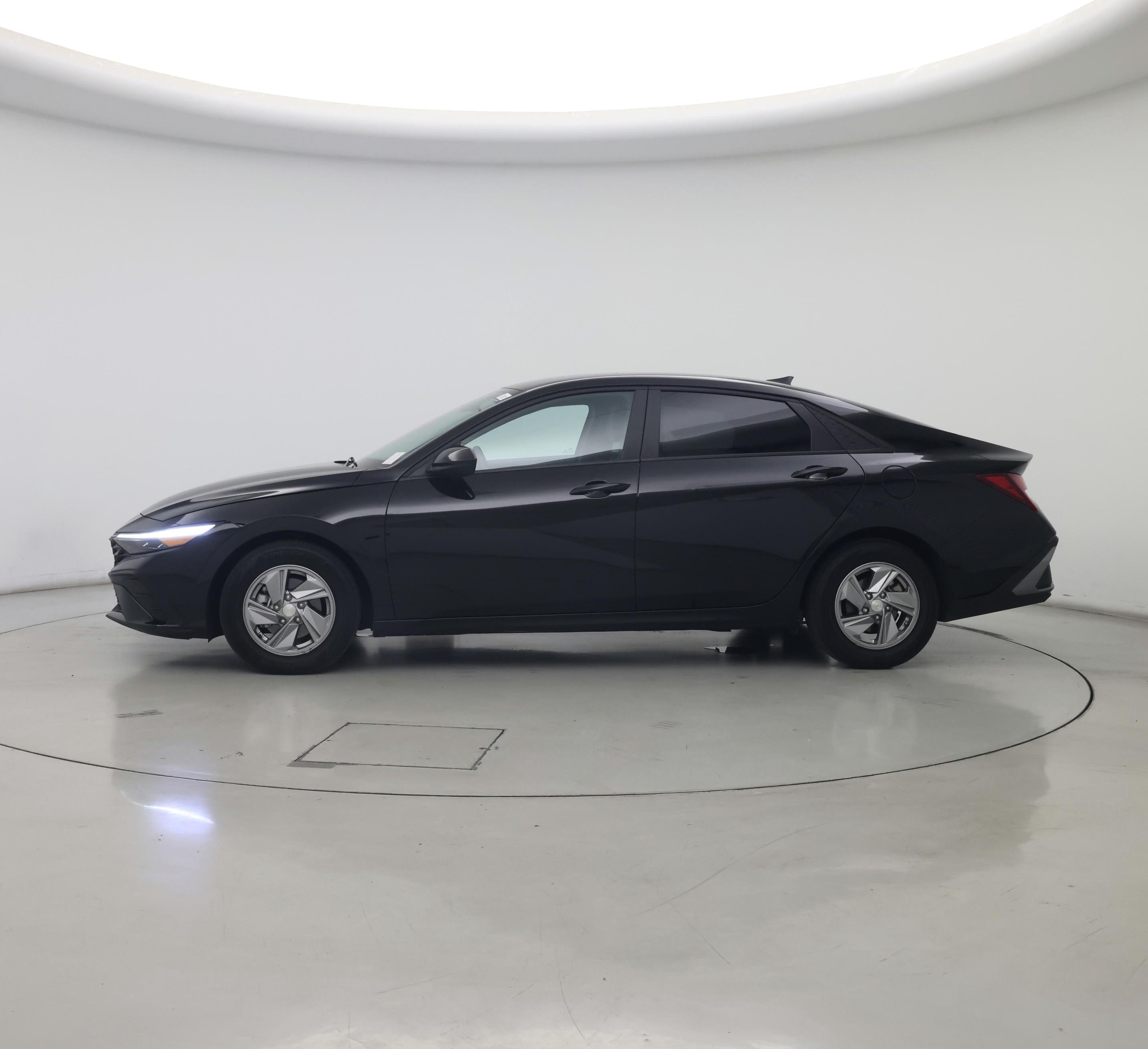 Thumbnail: 2024 Hyundai Elantra - 3