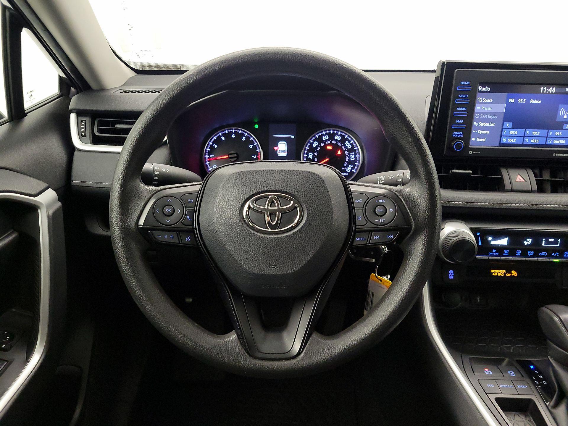 Thumbnail: 2022 Toyota RAV4 - 10