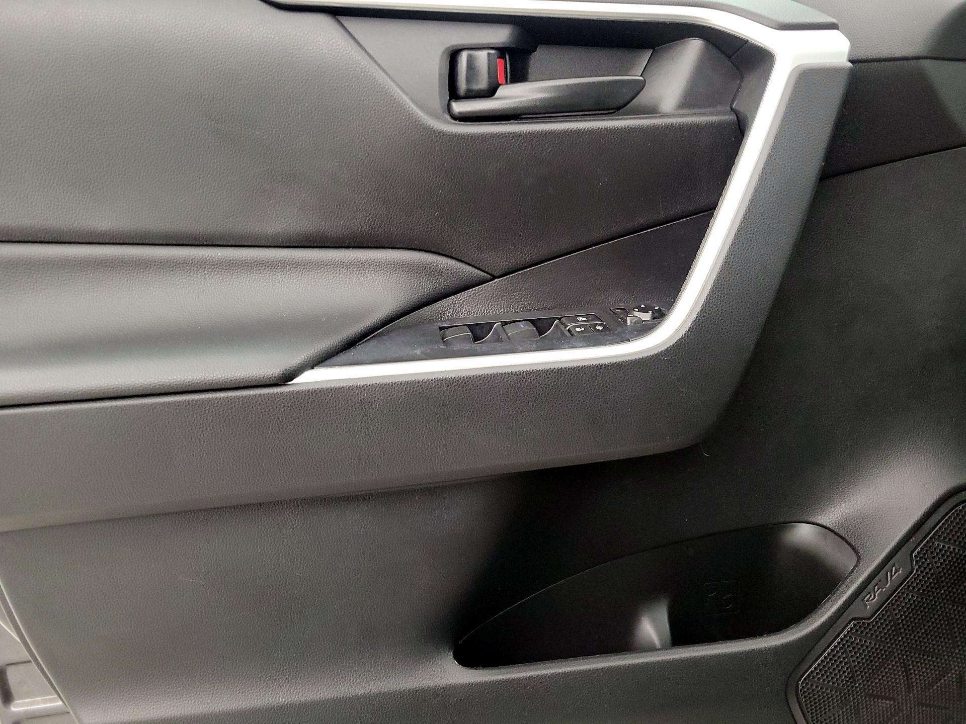 Thumbnail: 2022 Toyota RAV4 - 12