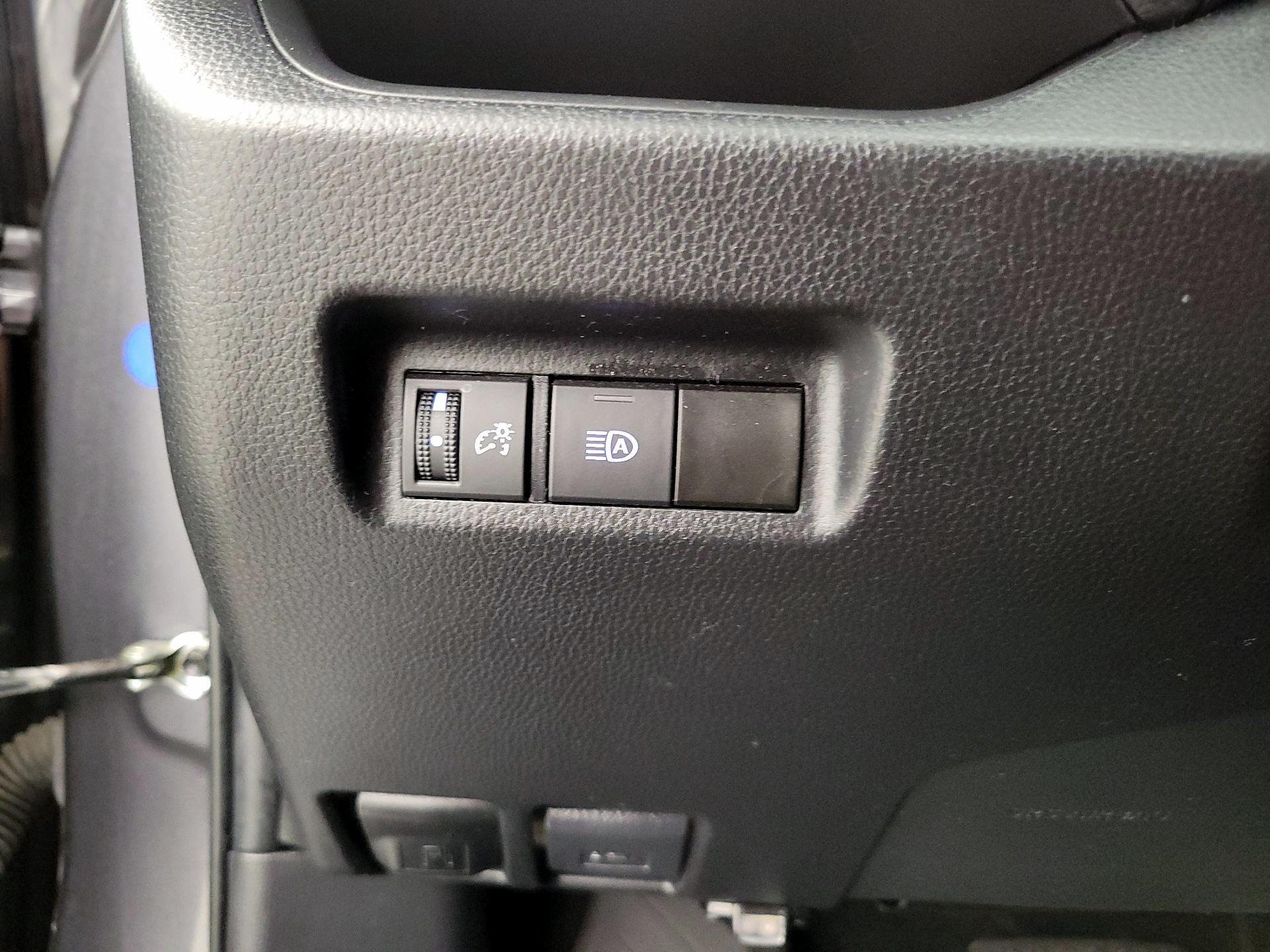 Thumbnail: 2022 Toyota RAV4 - 13