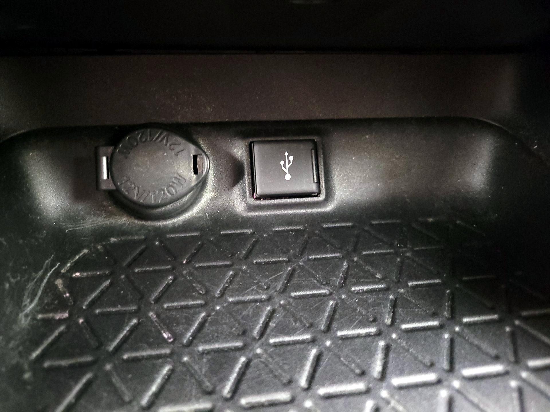 Thumbnail: 2022 Toyota RAV4 - 18