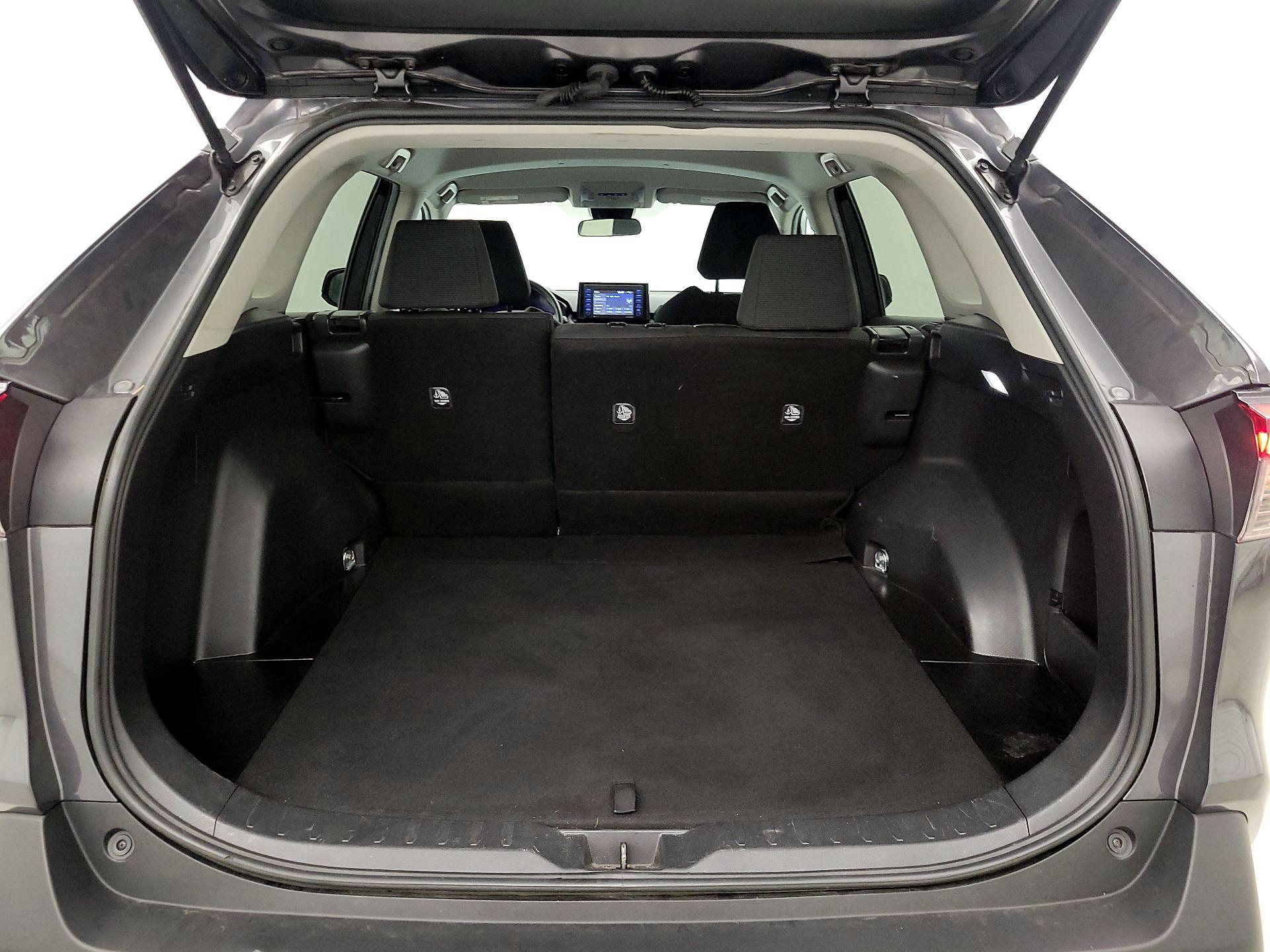 Thumbnail: 2022 Toyota RAV4 - 20