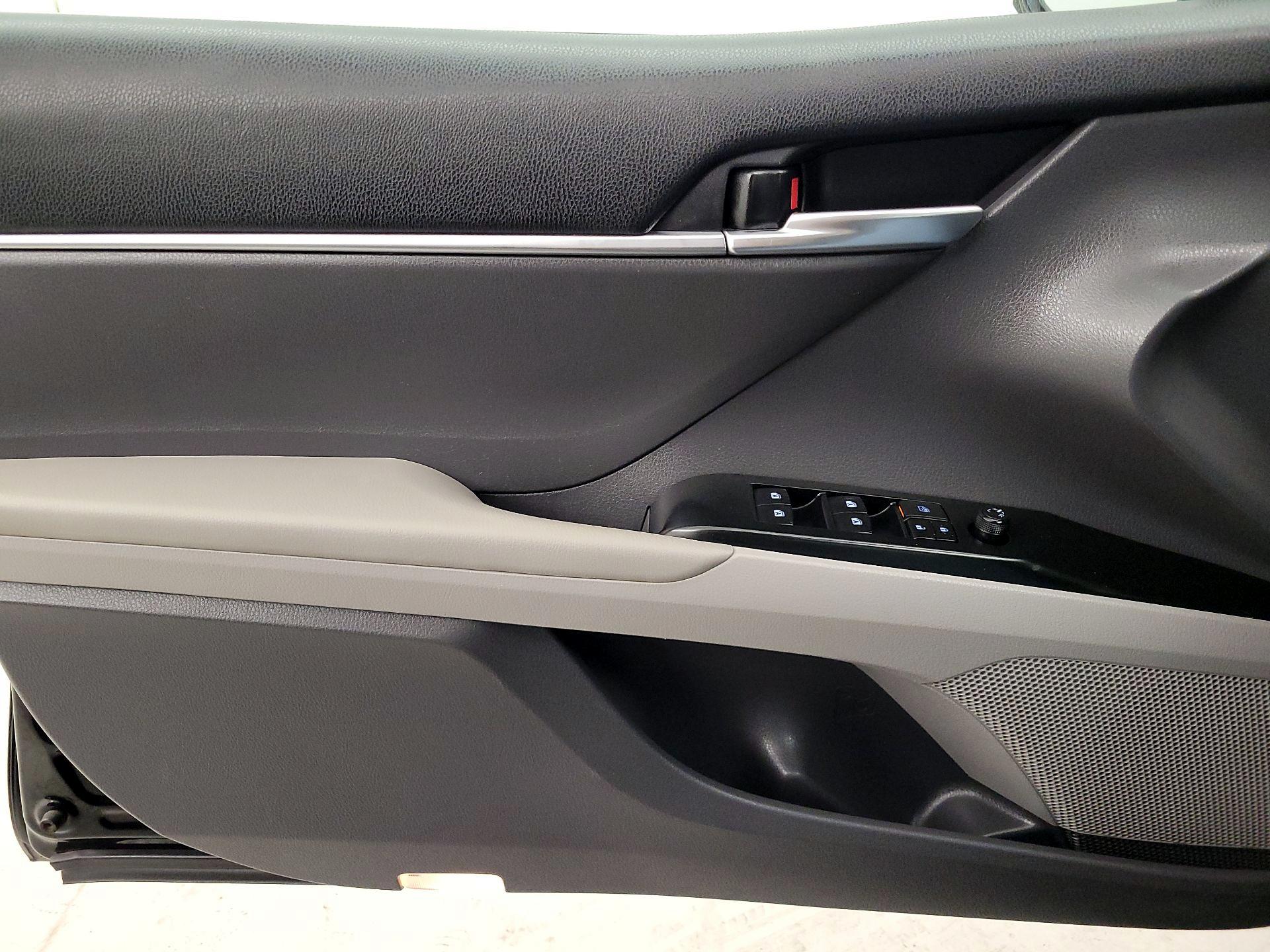 Thumbnail: 2019 Toyota Camry - 12