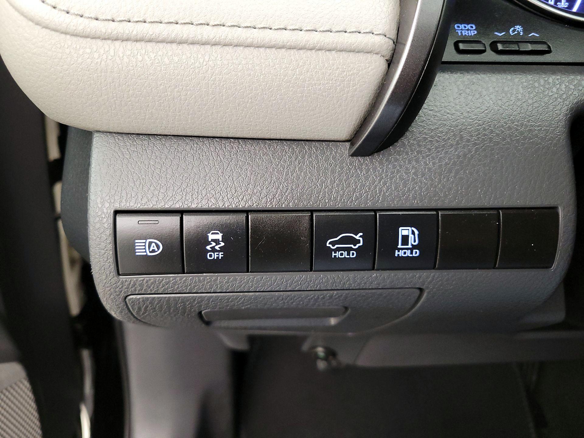 Thumbnail: 2019 Toyota Camry - 13