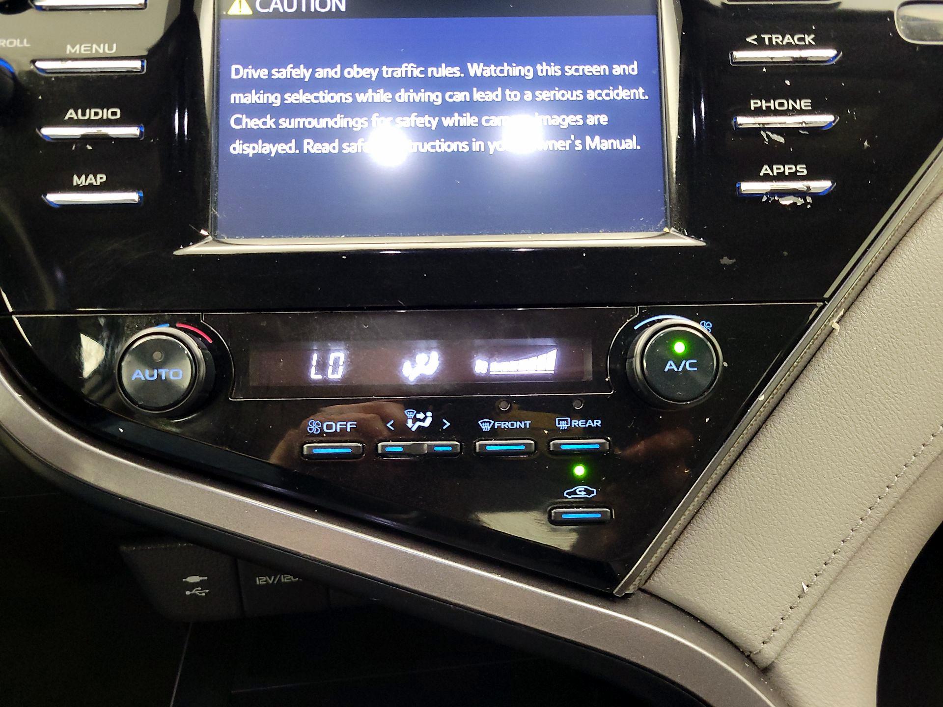 Thumbnail: 2019 Toyota Camry - 16