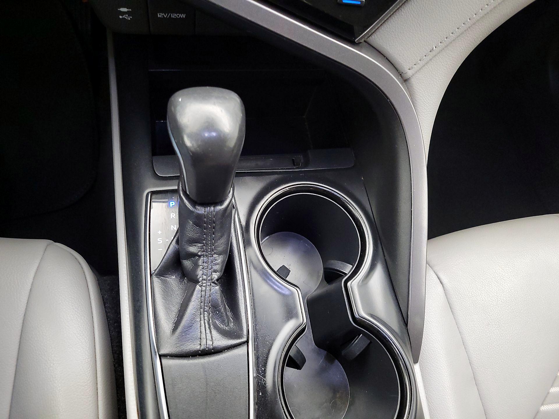 Thumbnail: 2019 Toyota Camry - 17