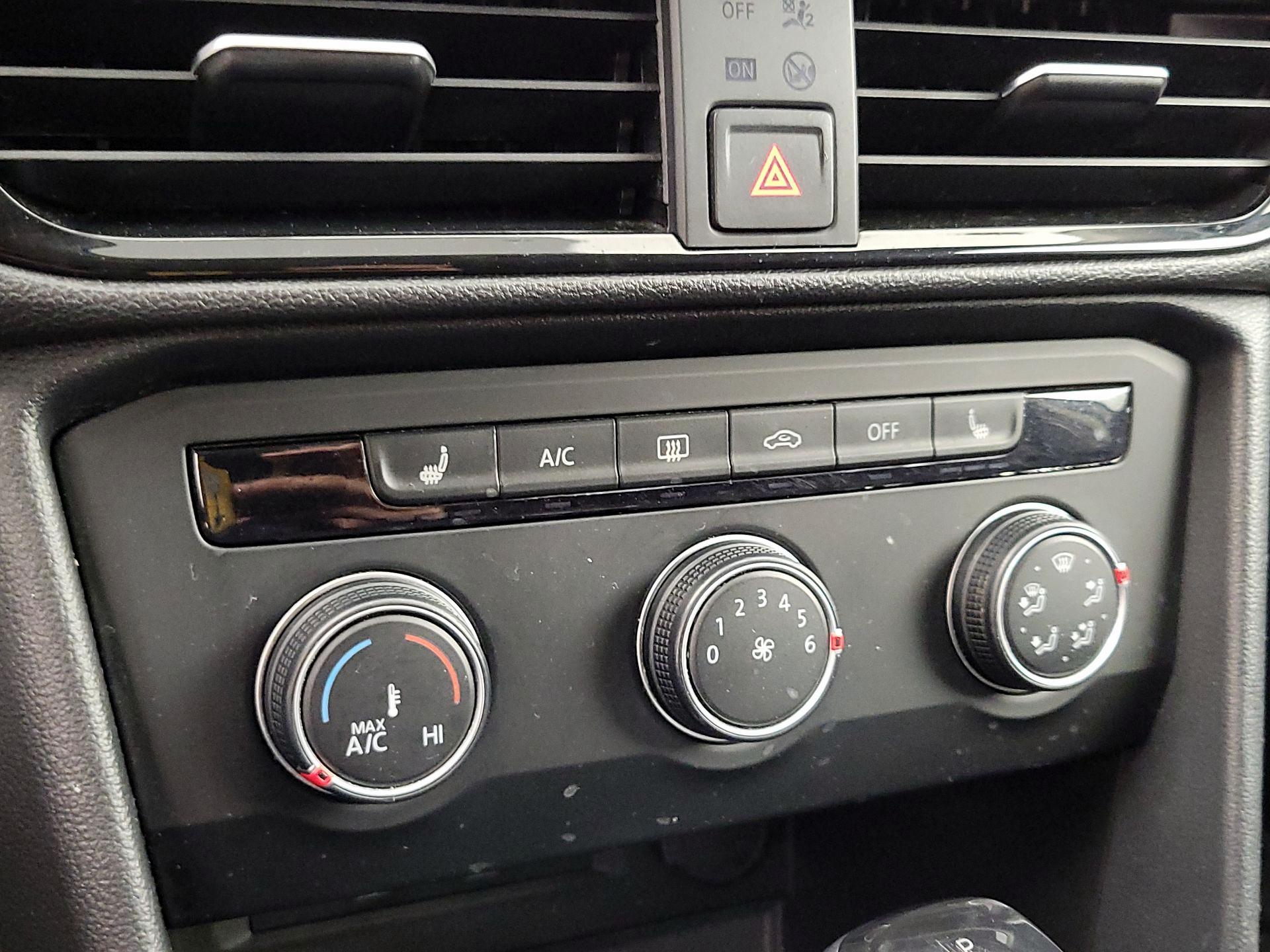 Thumbnail: 2022 Volkswagen Taos - 16