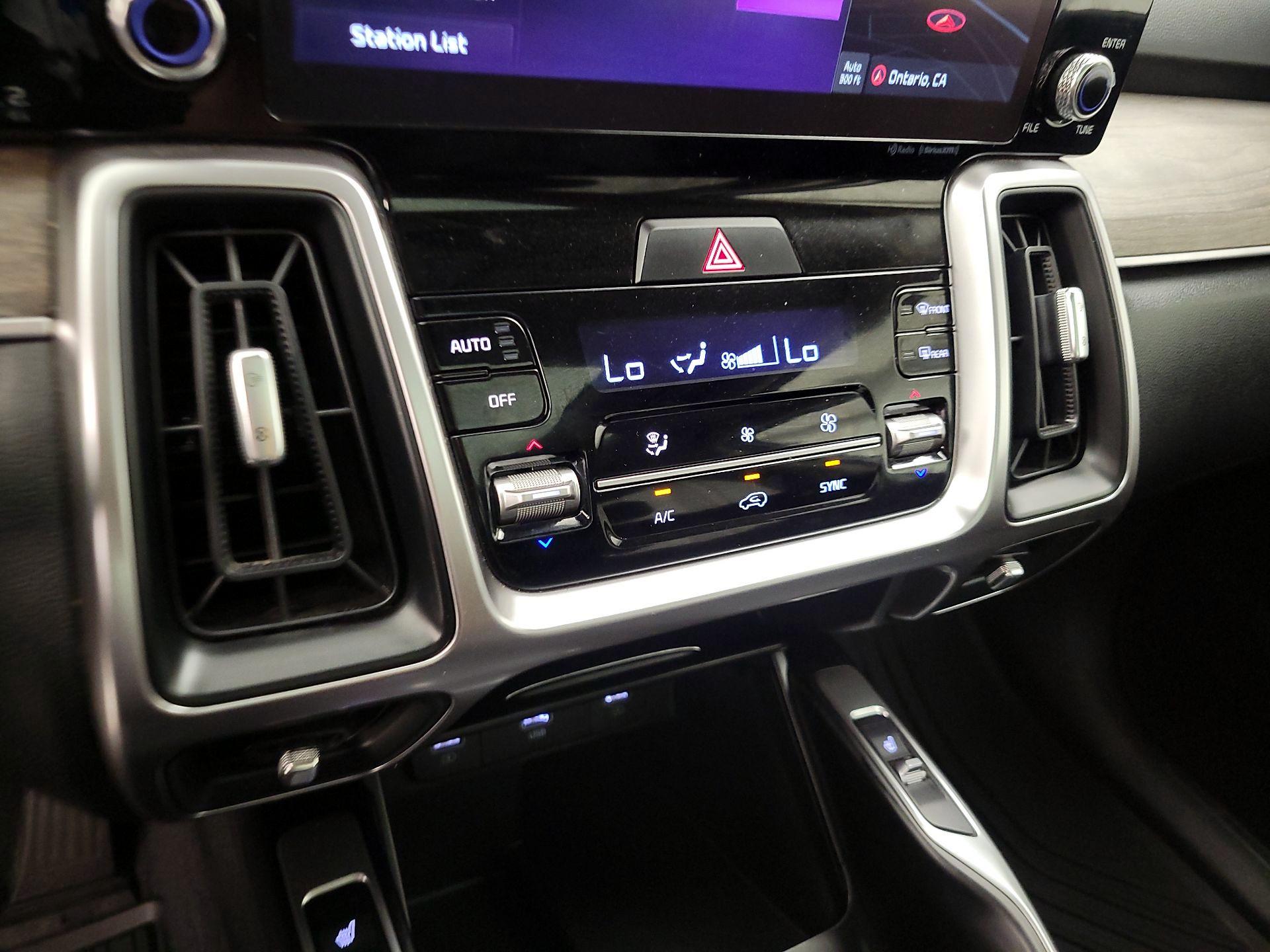 Thumbnail: 2022 Kia Sorento - 16