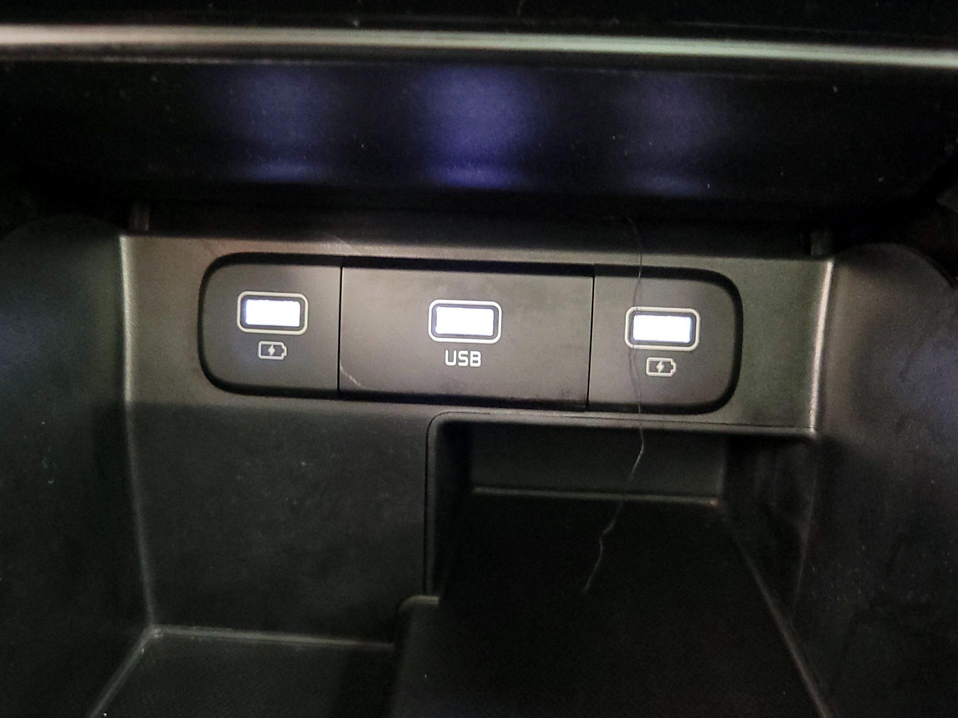 Thumbnail: 2022 Kia Sorento - 18