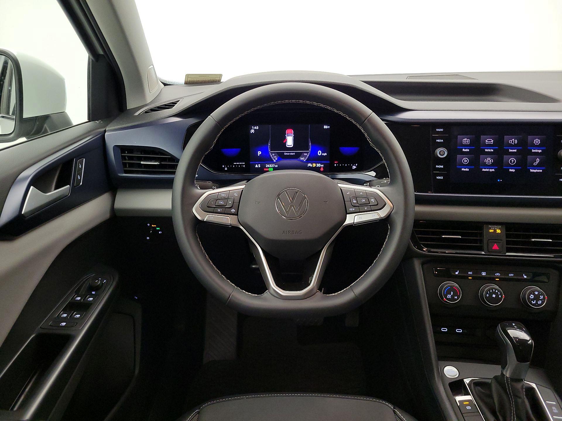 Thumbnail: 2022 Volkswagen Taos - 10