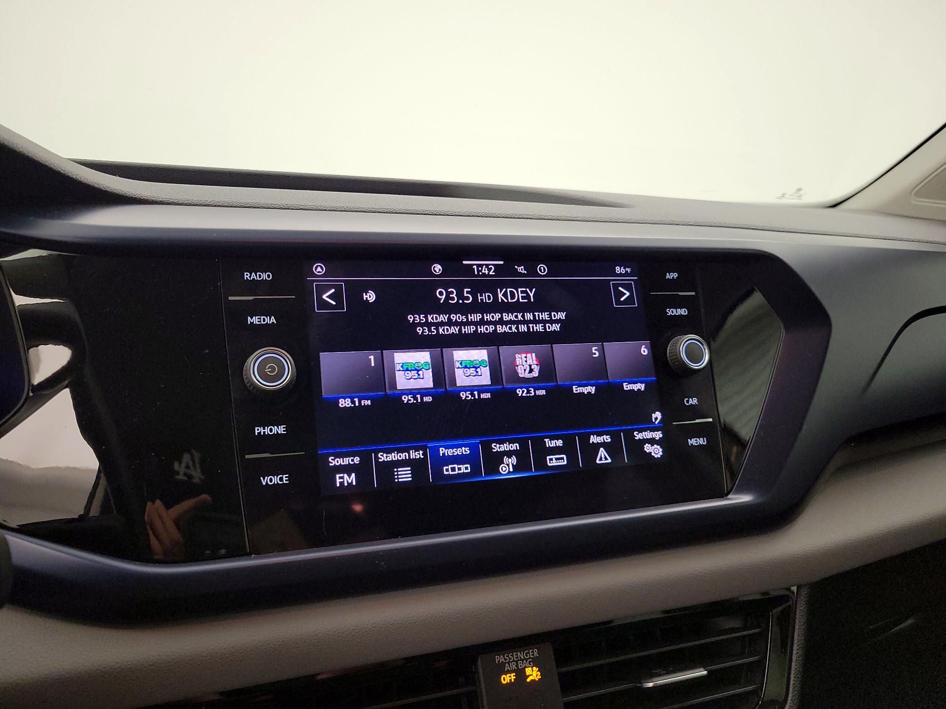 Thumbnail: 2022 Volkswagen Taos - 15