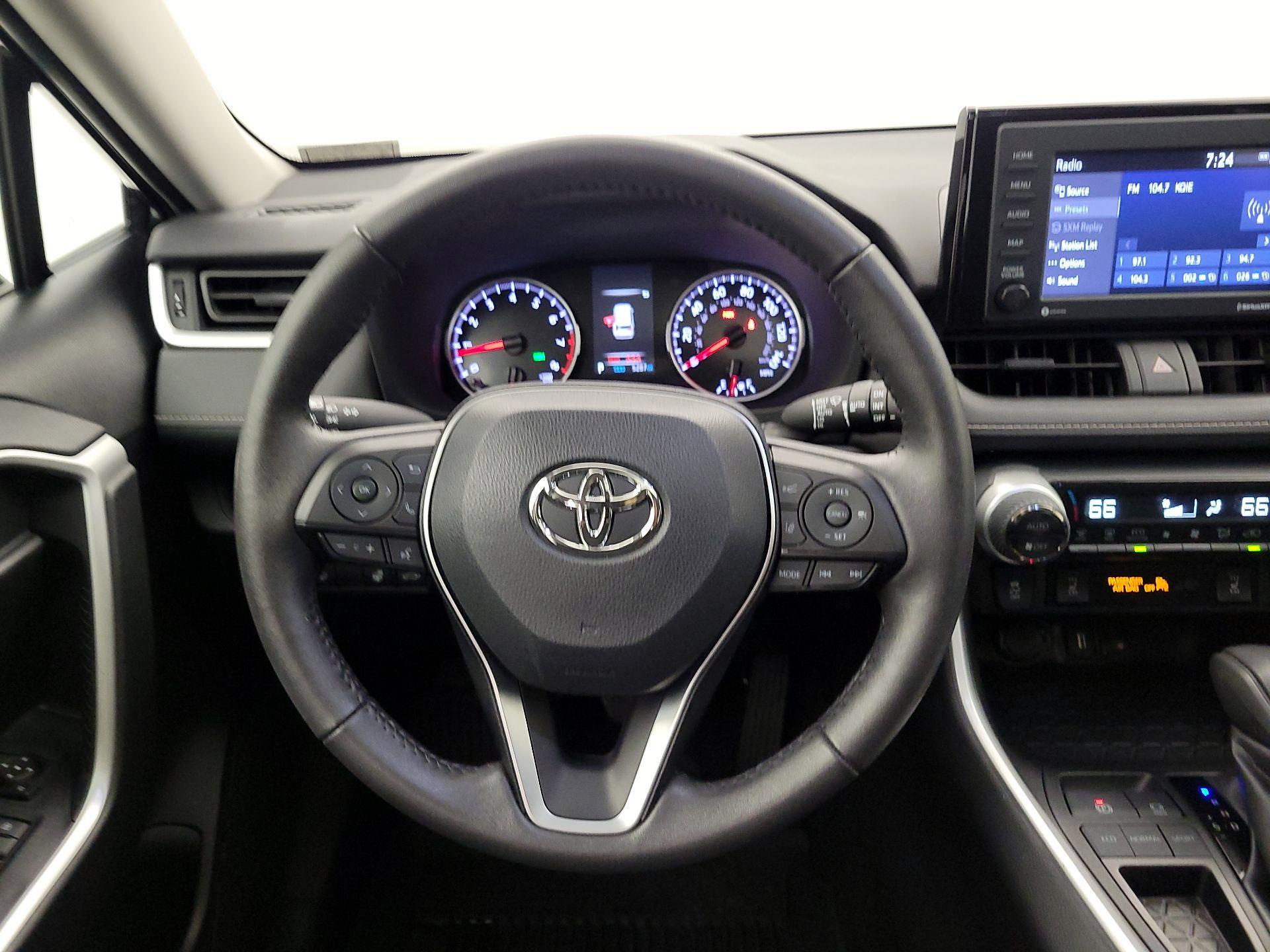 Thumbnail: 2022 Toyota RAV4 - 10