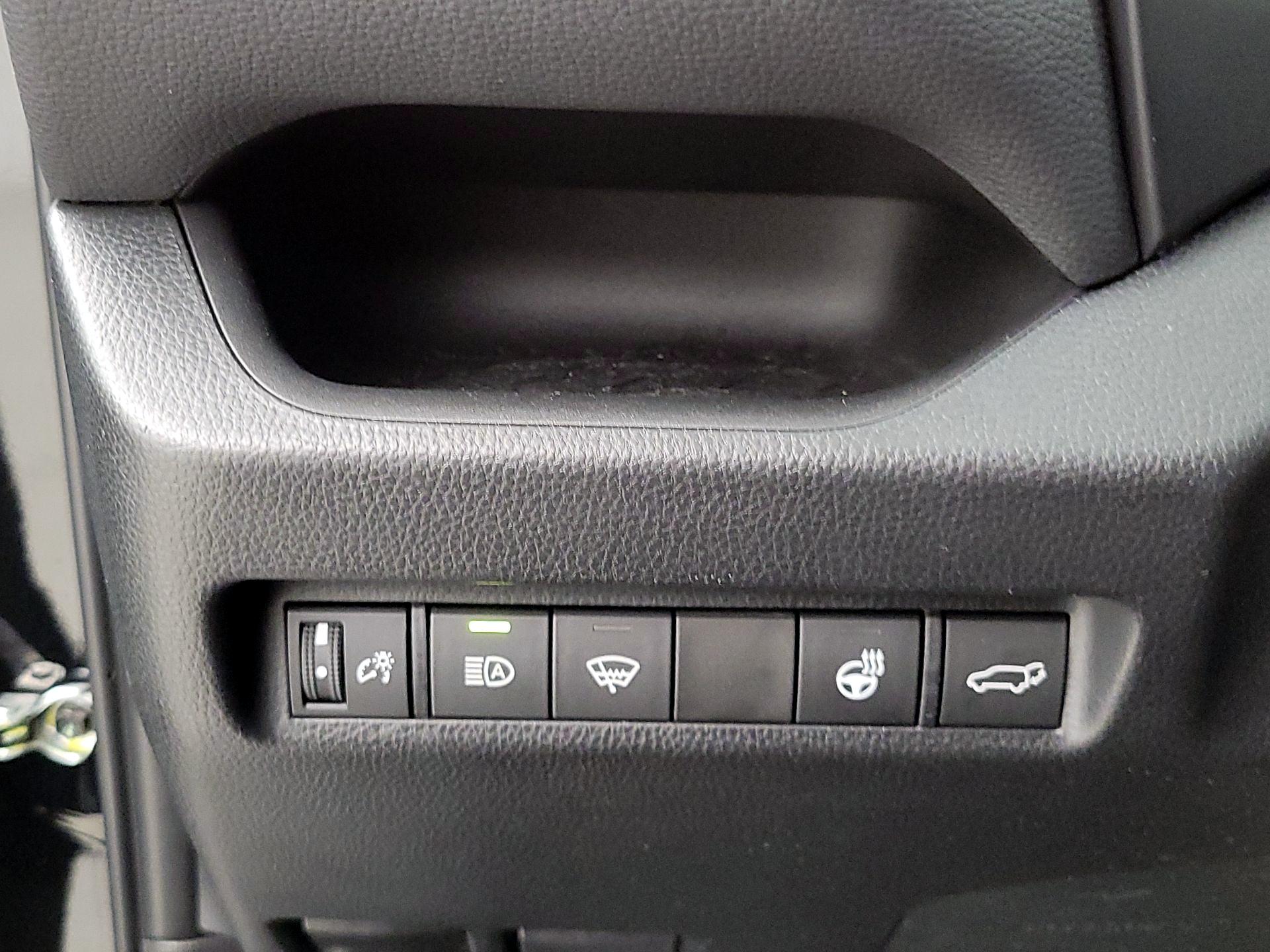 Thumbnail: 2022 Toyota RAV4 - 13