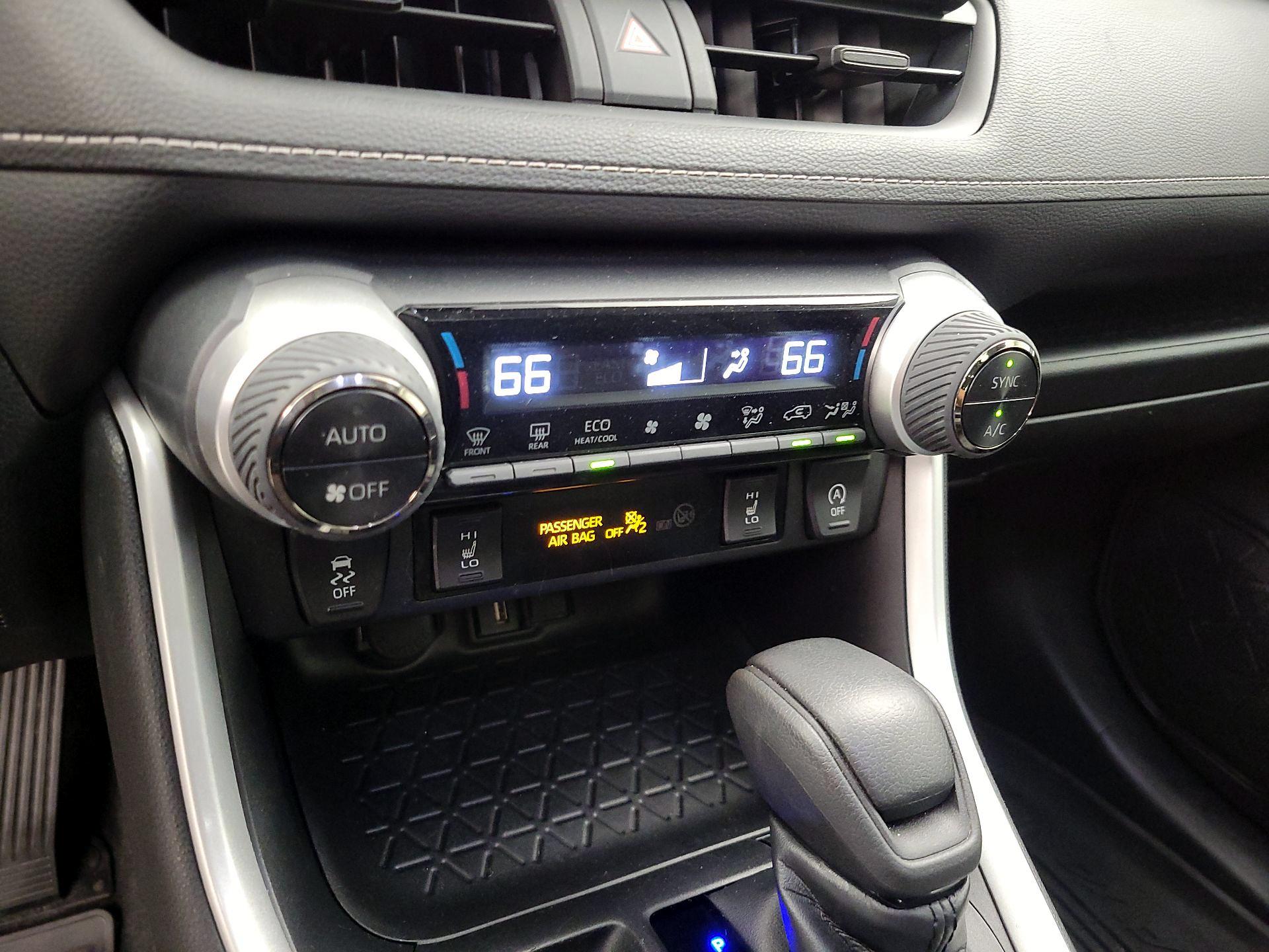 Thumbnail: 2022 Toyota RAV4 - 16