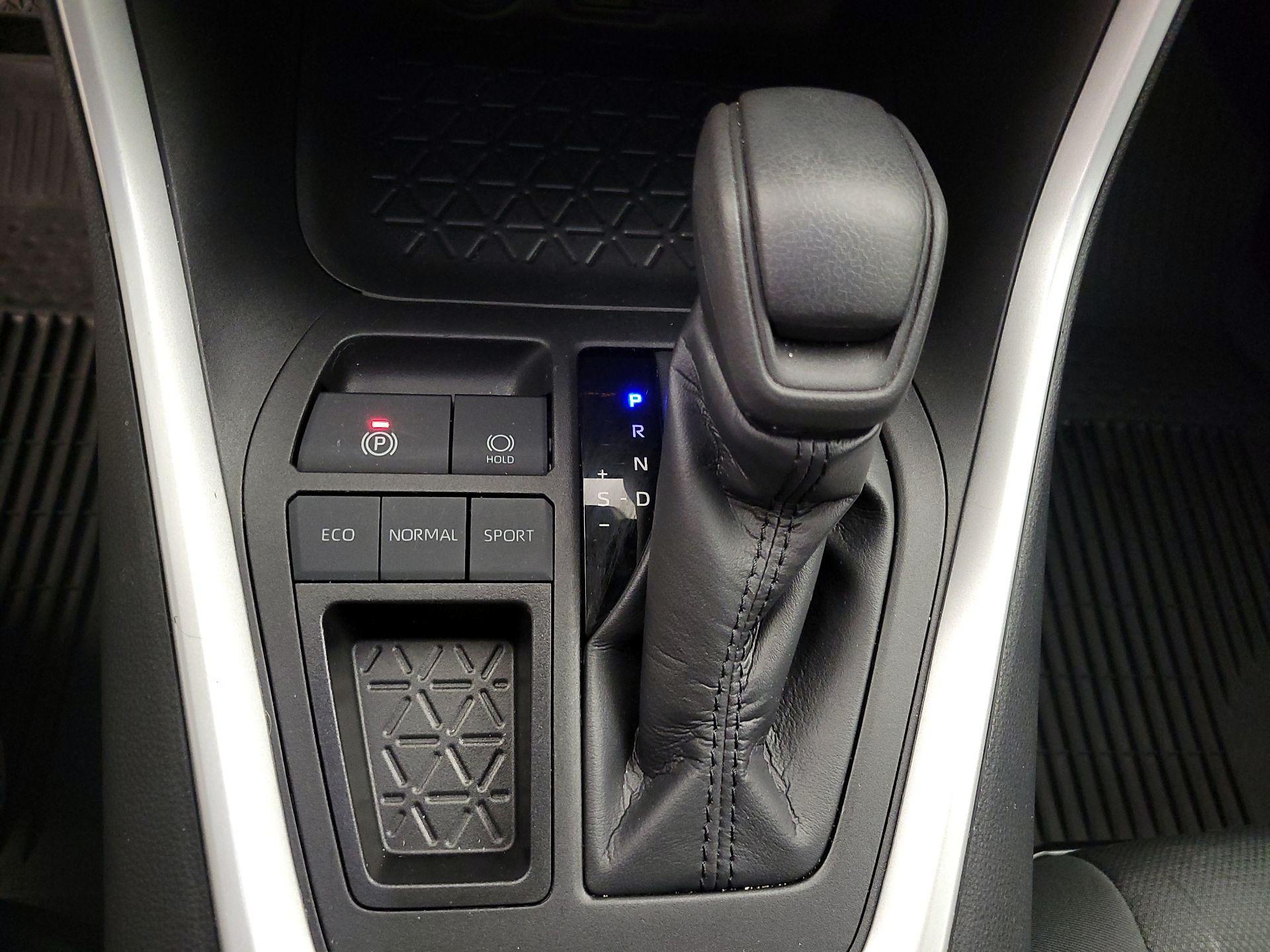 Thumbnail: 2022 Toyota RAV4 - 17