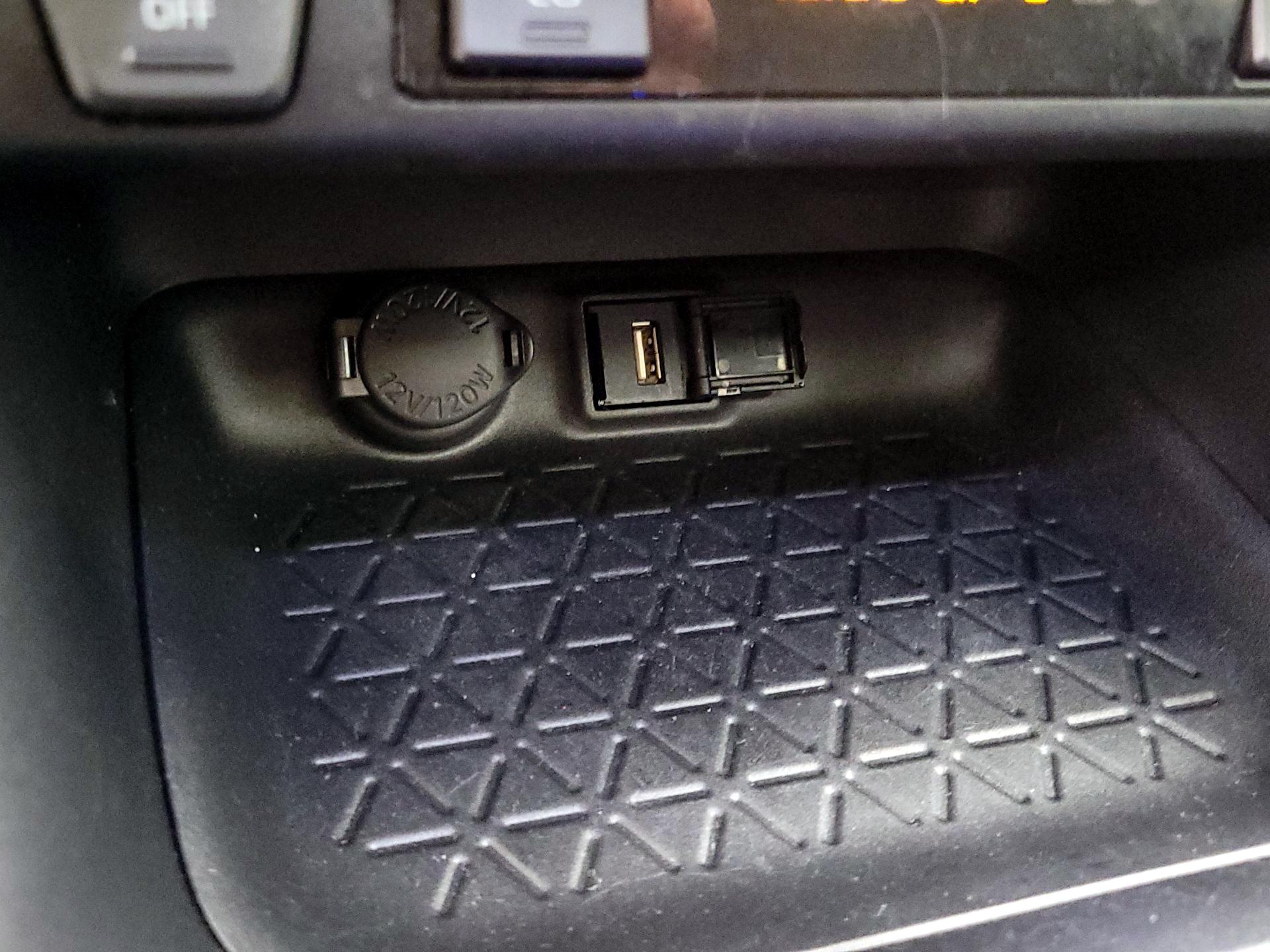 Thumbnail: 2022 Toyota RAV4 - 18