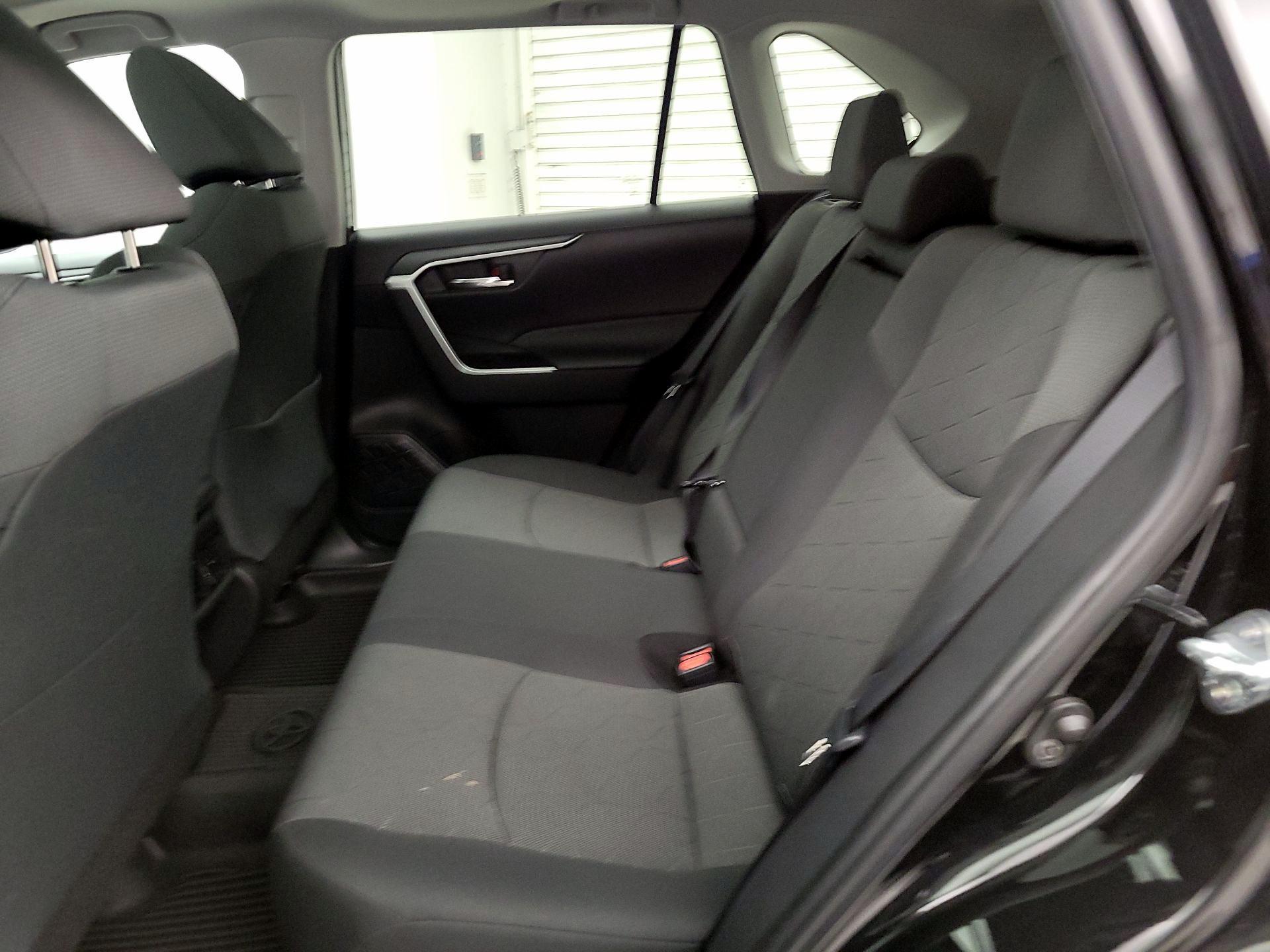 Thumbnail: 2022 Toyota RAV4 - 20