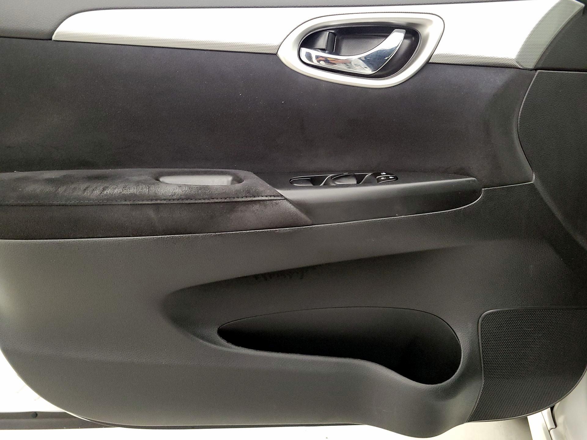 Thumbnail: 2015 Nissan Sentra - 12