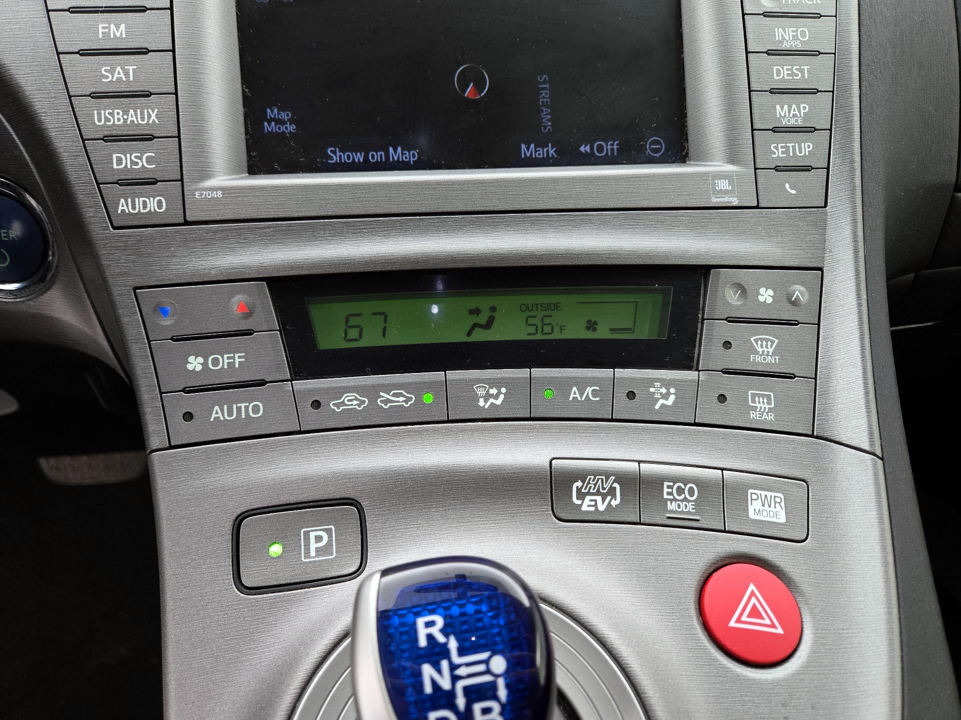 Thumbnail: 2014 Toyota Prius - 17