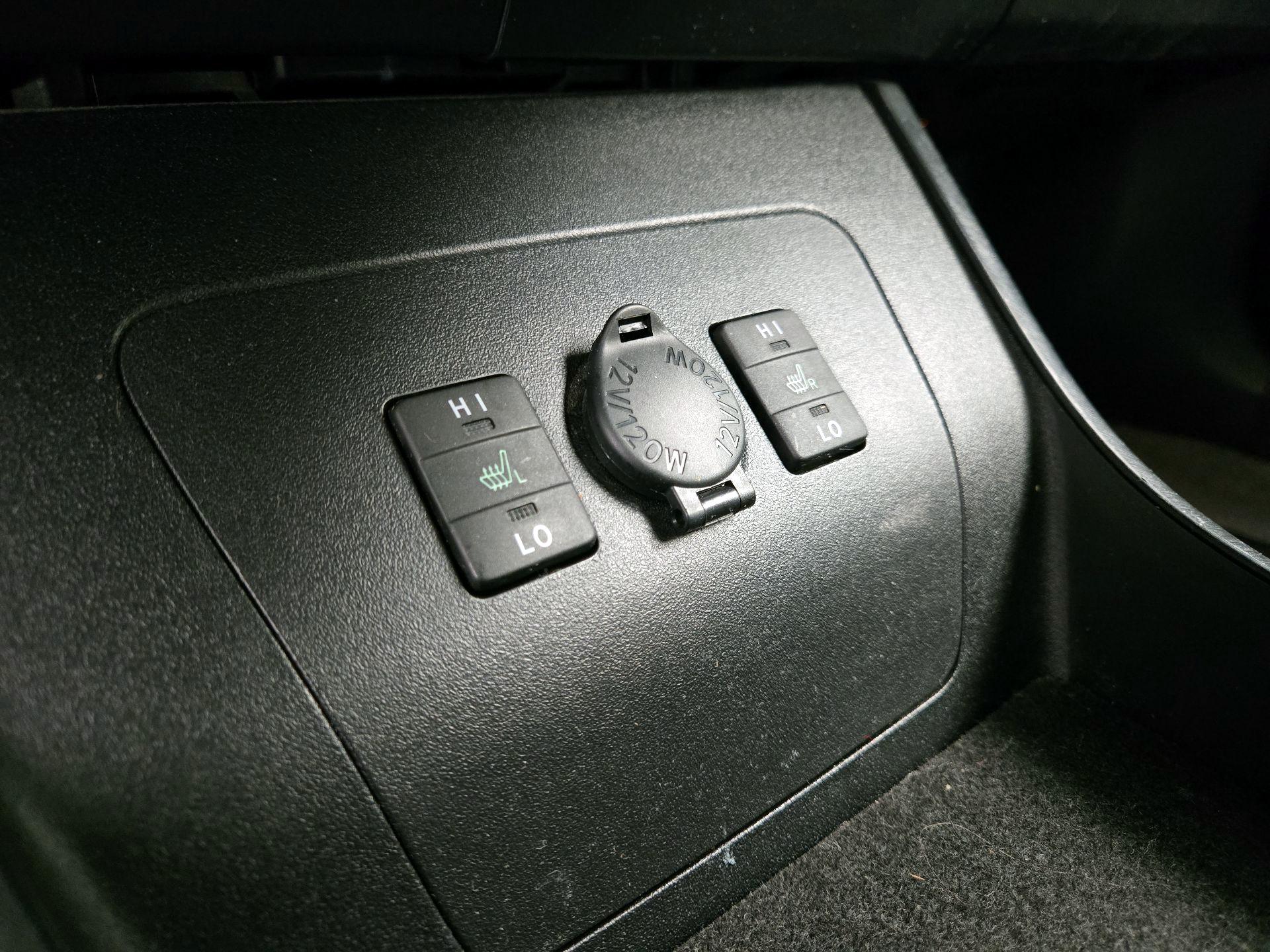 Thumbnail: 2014 Toyota Prius - 19