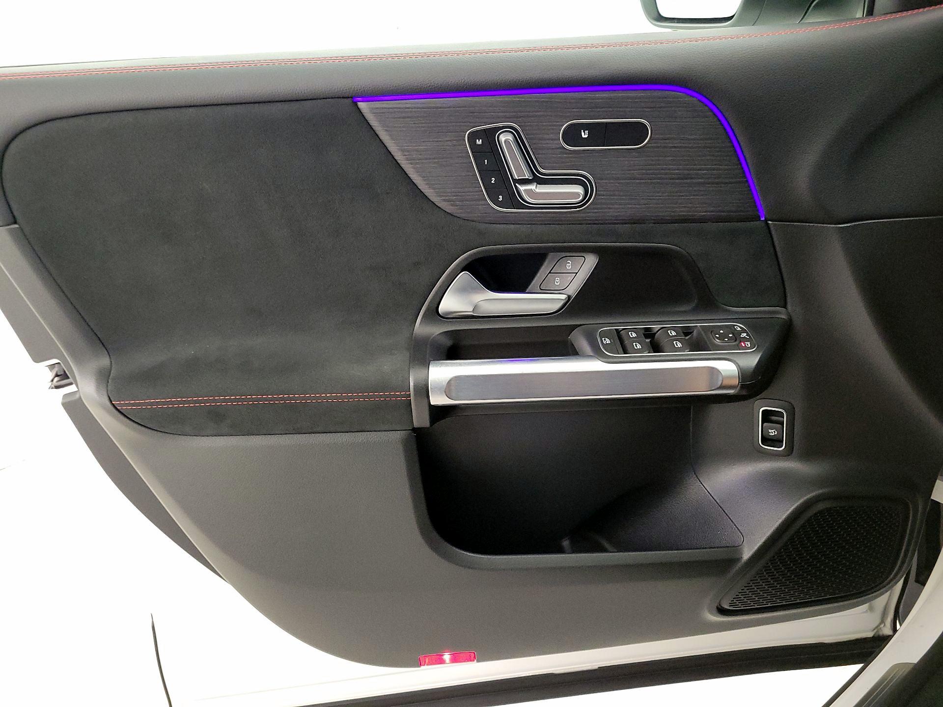 Thumbnail: 2023 Mercedes-Benz GLB - 12