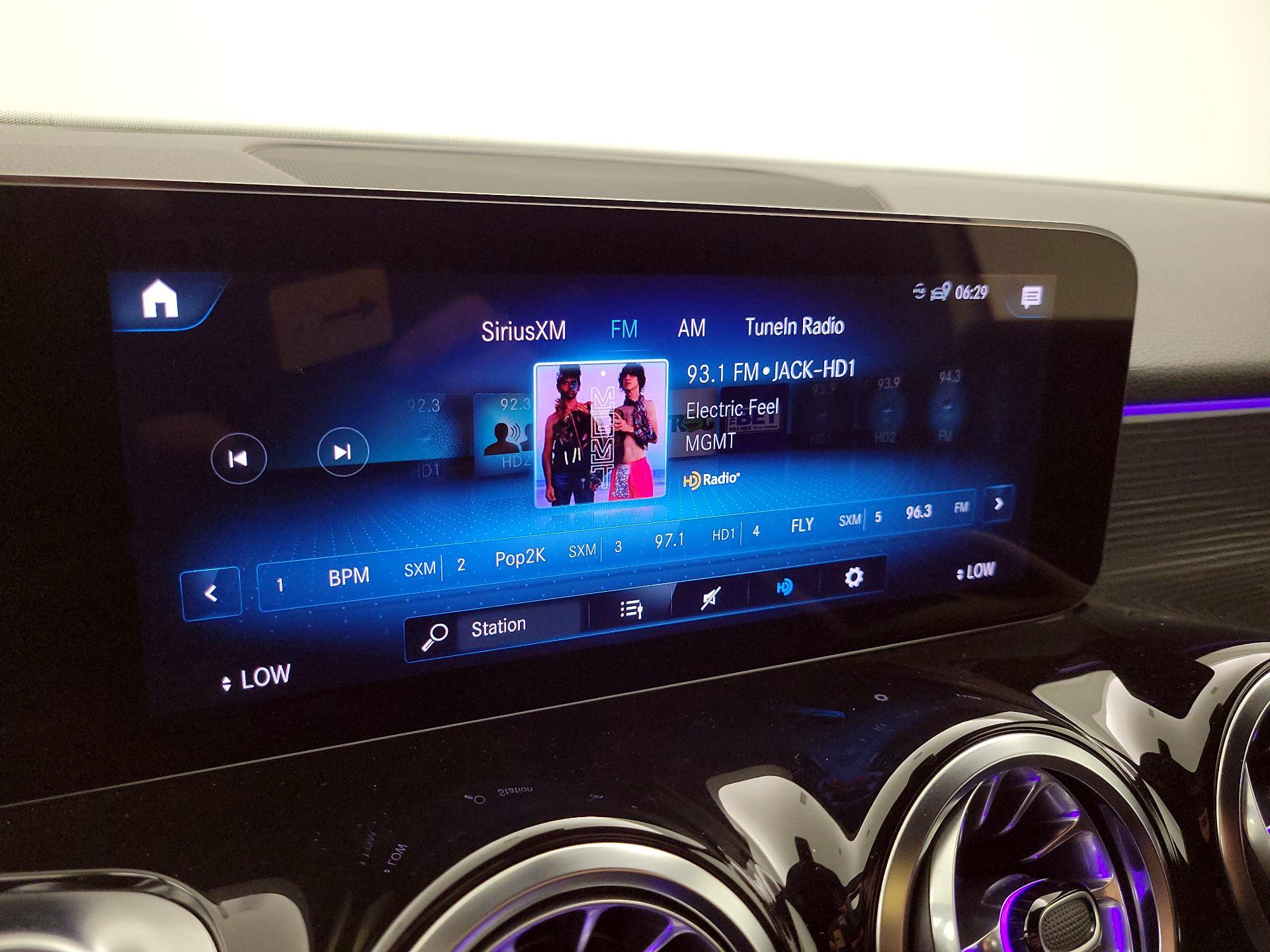 Thumbnail: 2023 Mercedes-Benz GLB - 15