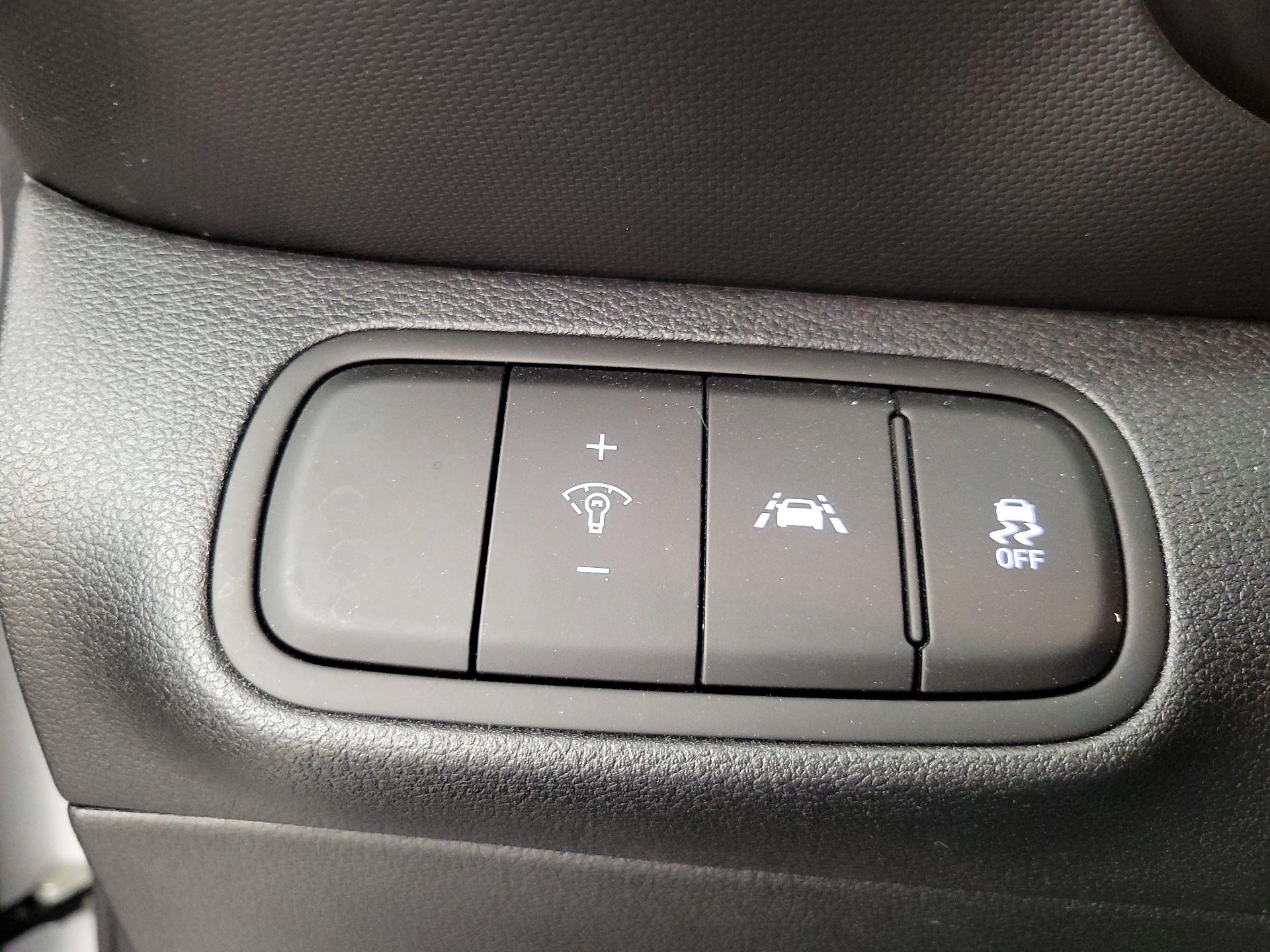 Thumbnail: 2022 Hyundai Venue - 13