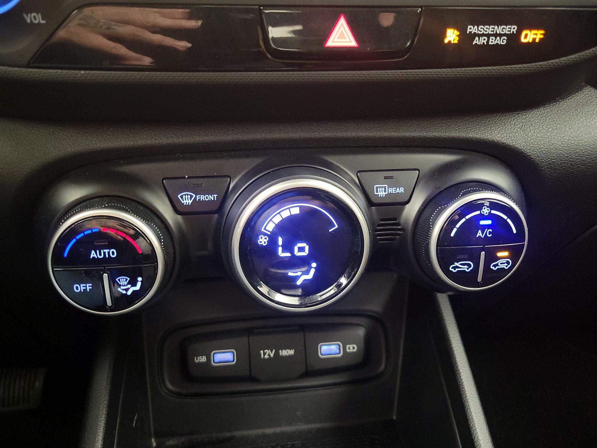 Thumbnail: 2022 Hyundai Venue - 16