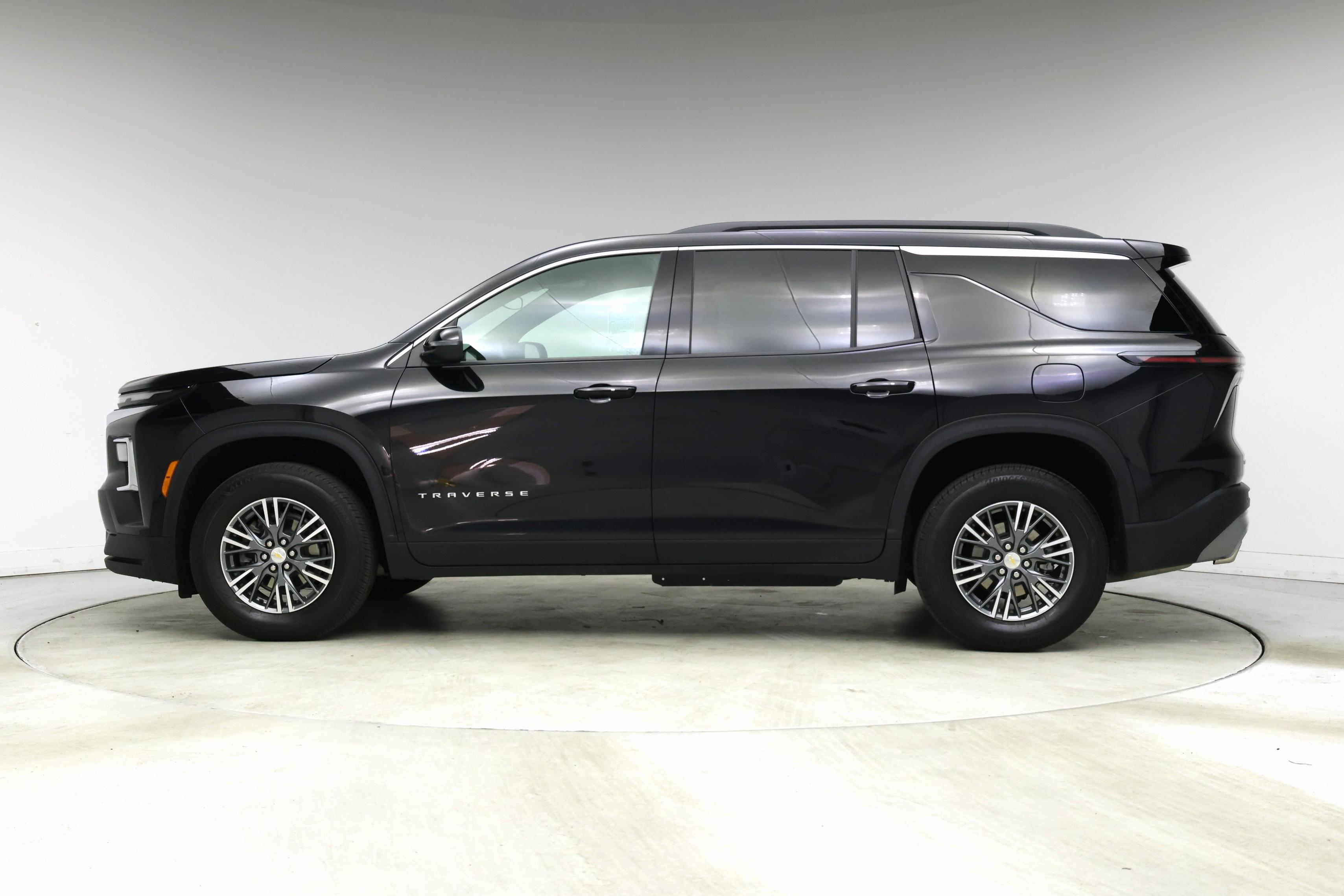 Thumbnail: 2025 Chevrolet Traverse - 3