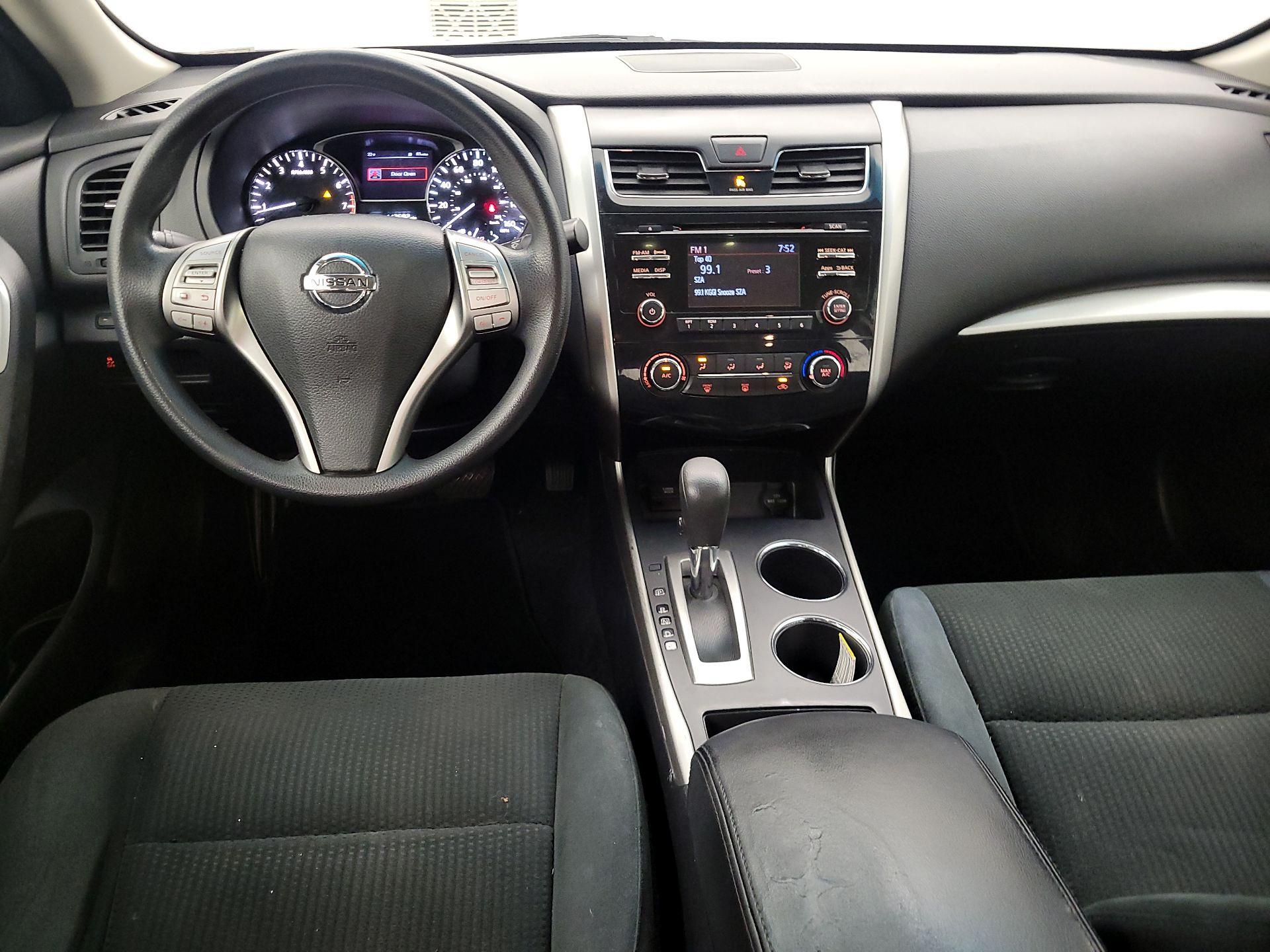 Thumbnail: 2015 Nissan Altima - 9