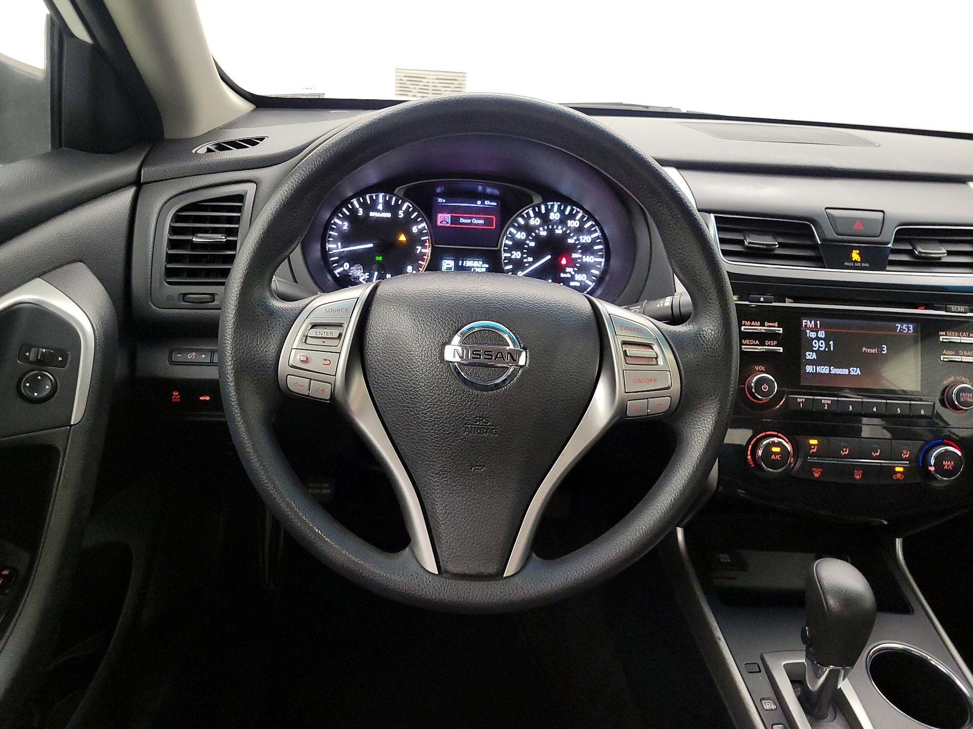 Thumbnail: 2015 Nissan Altima - 10