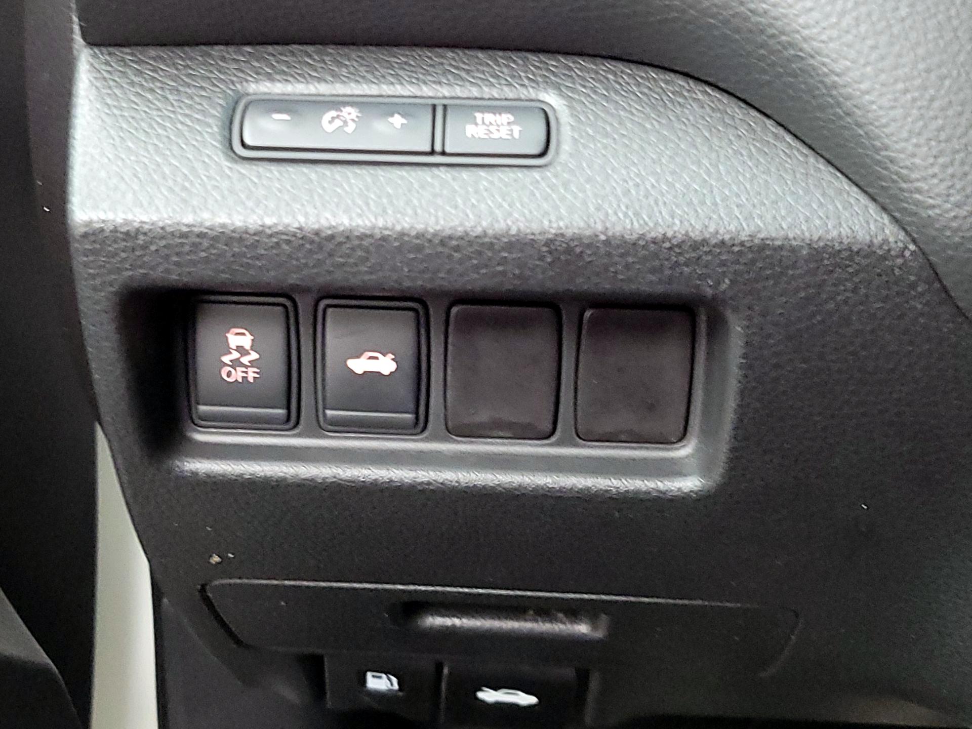 Thumbnail: 2015 Nissan Altima - 13