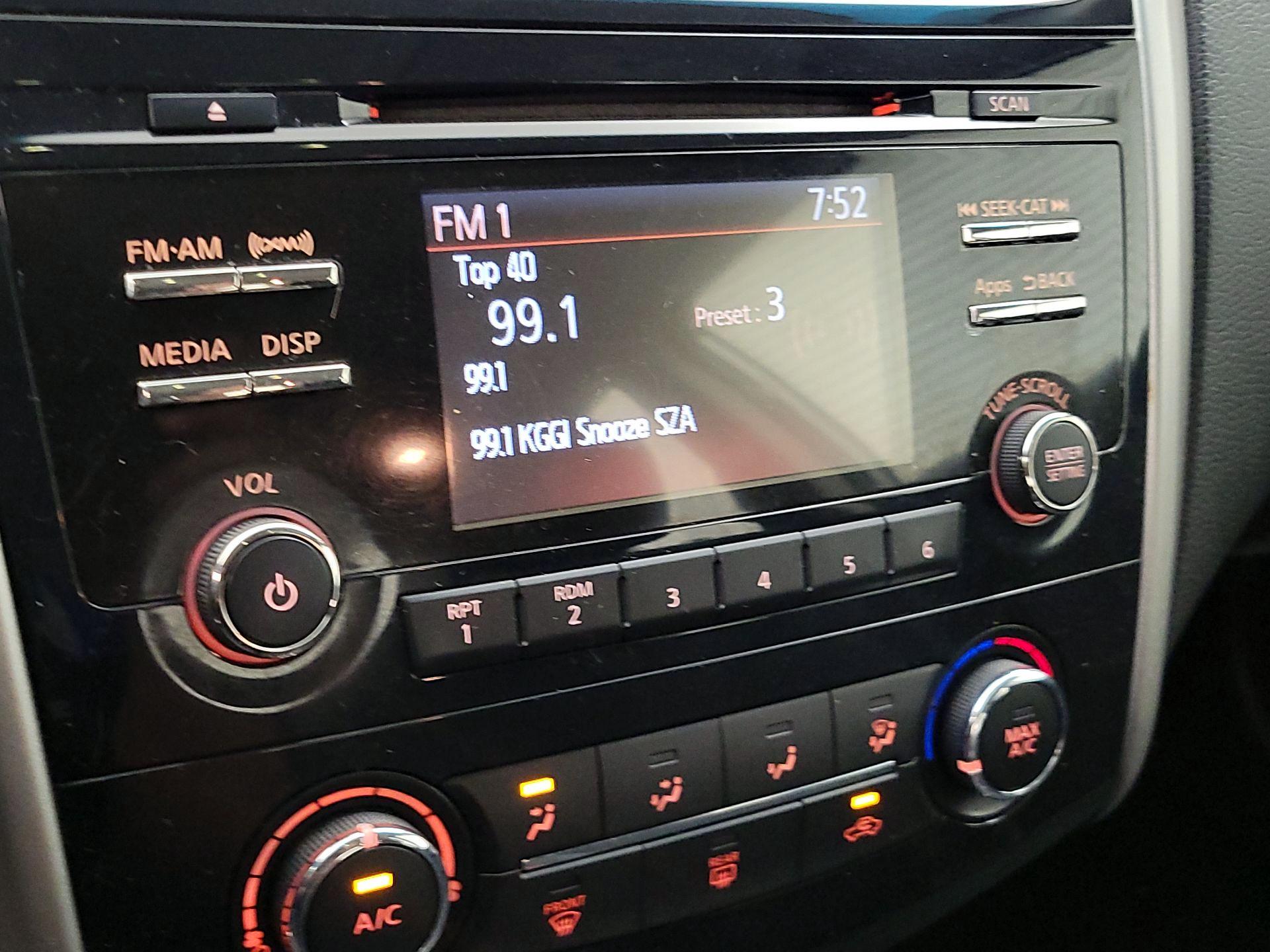Thumbnail: 2015 Nissan Altima - 15