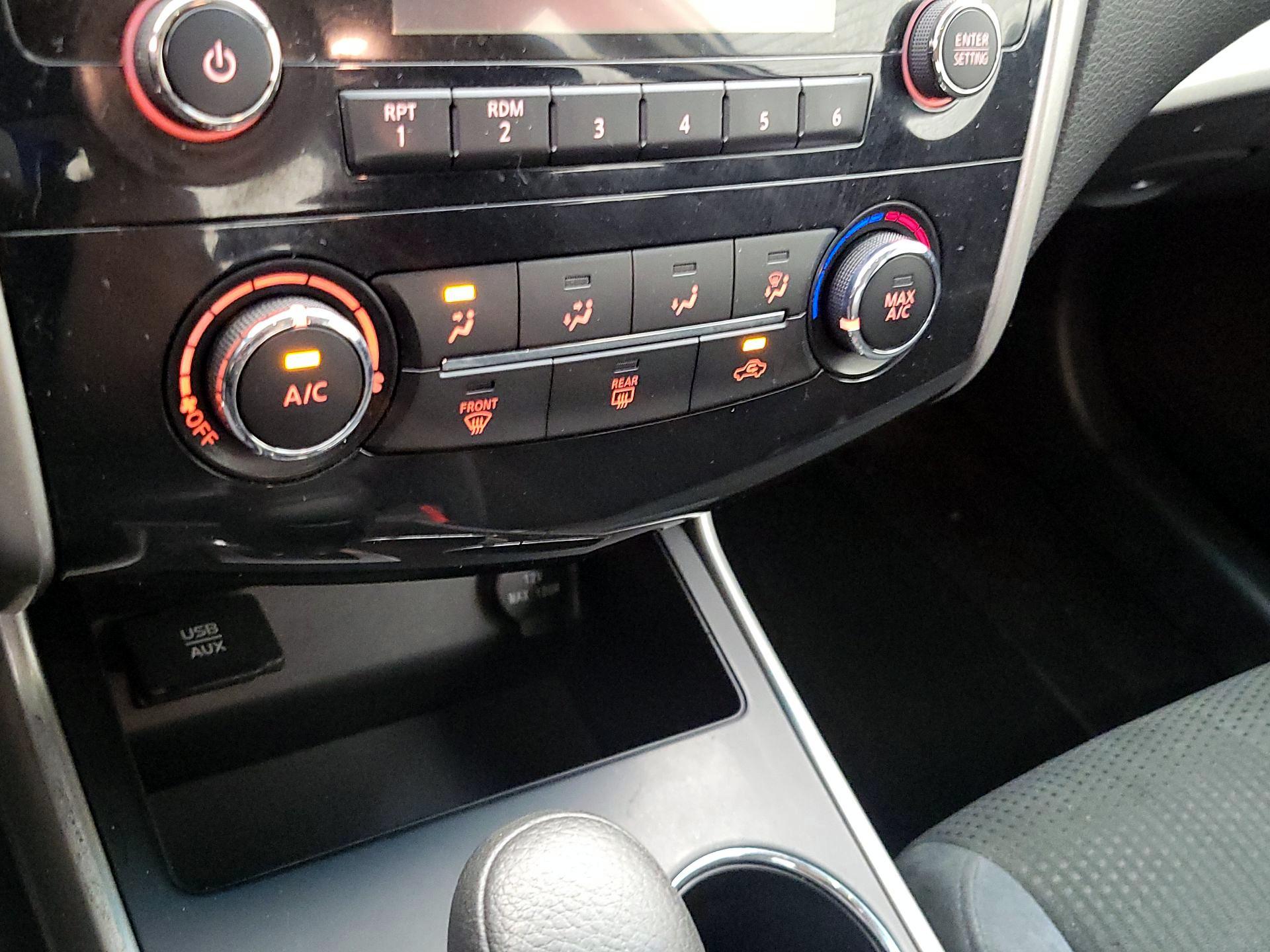 Thumbnail: 2015 Nissan Altima - 16