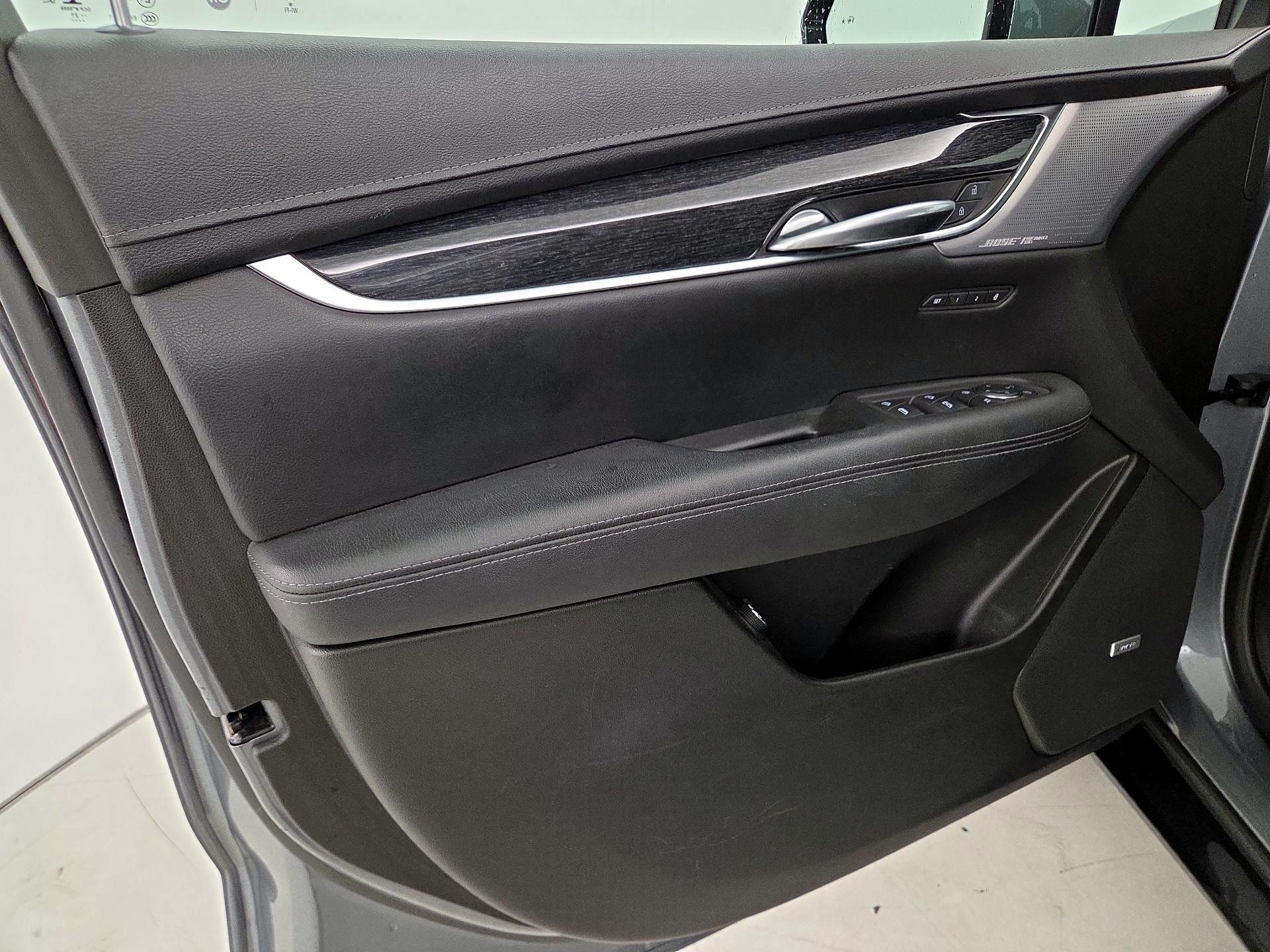 Thumbnail: 2022 Cadillac XT5 - 12