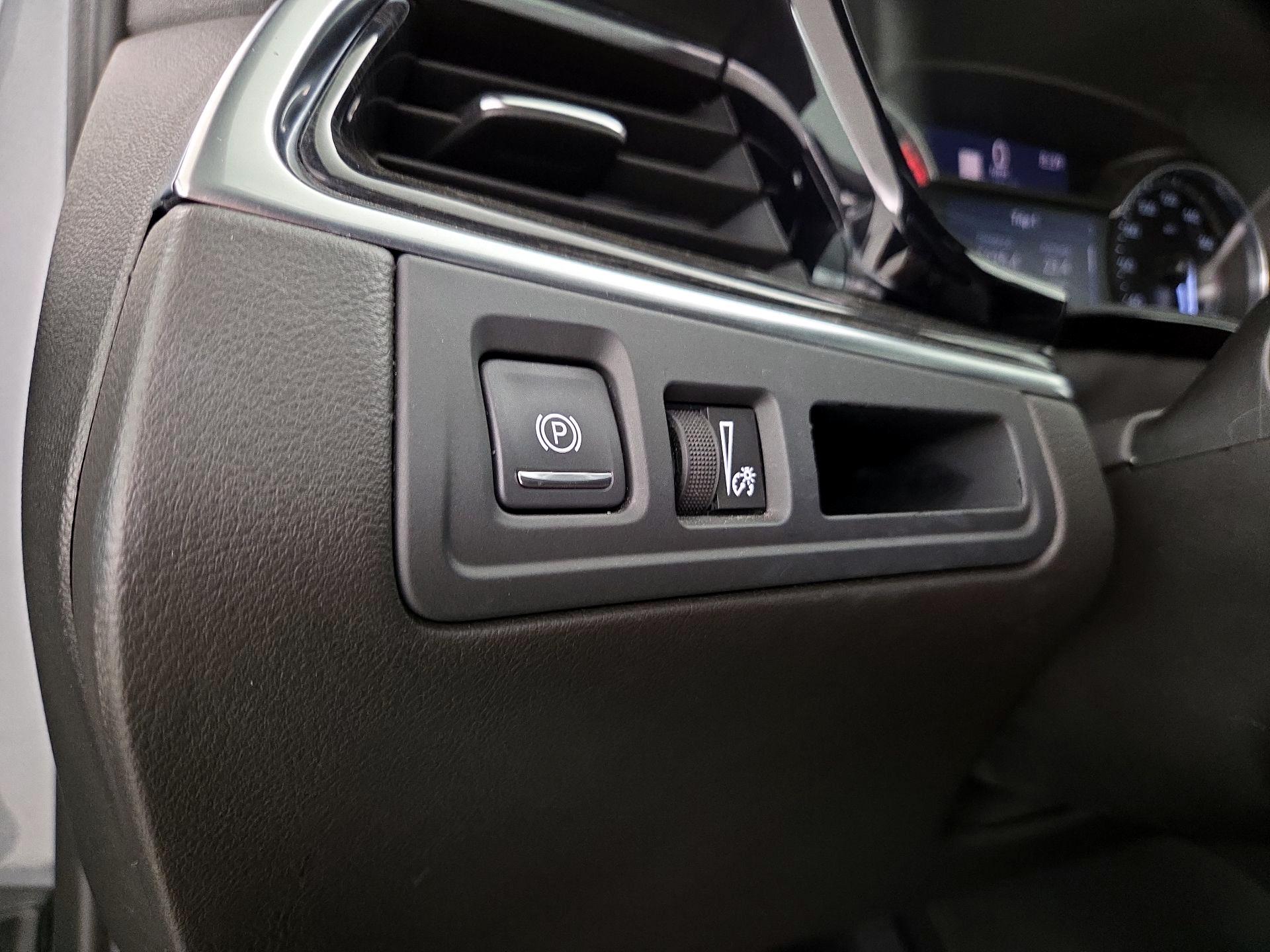 Thumbnail: 2022 Cadillac XT5 - 13