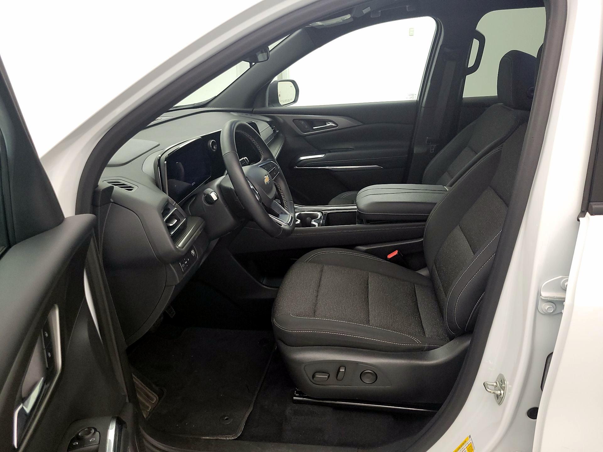 Thumbnail: 2025 Chevrolet Traverse - 11