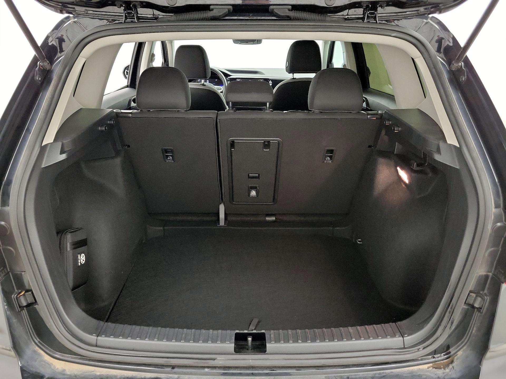 Thumbnail: 2023 Volkswagen Taos - 20