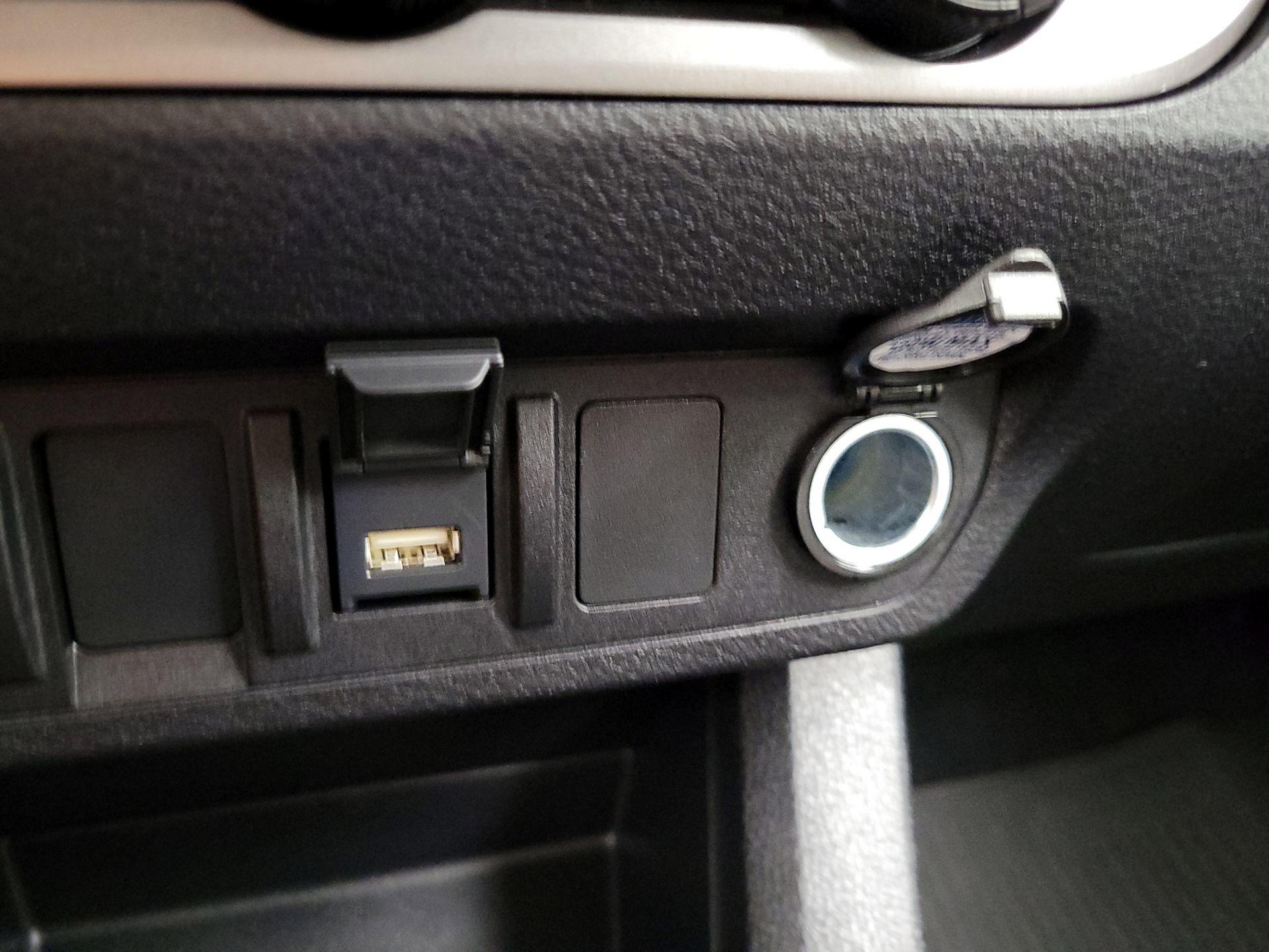 Thumbnail: 2022 Toyota Tacoma - 18