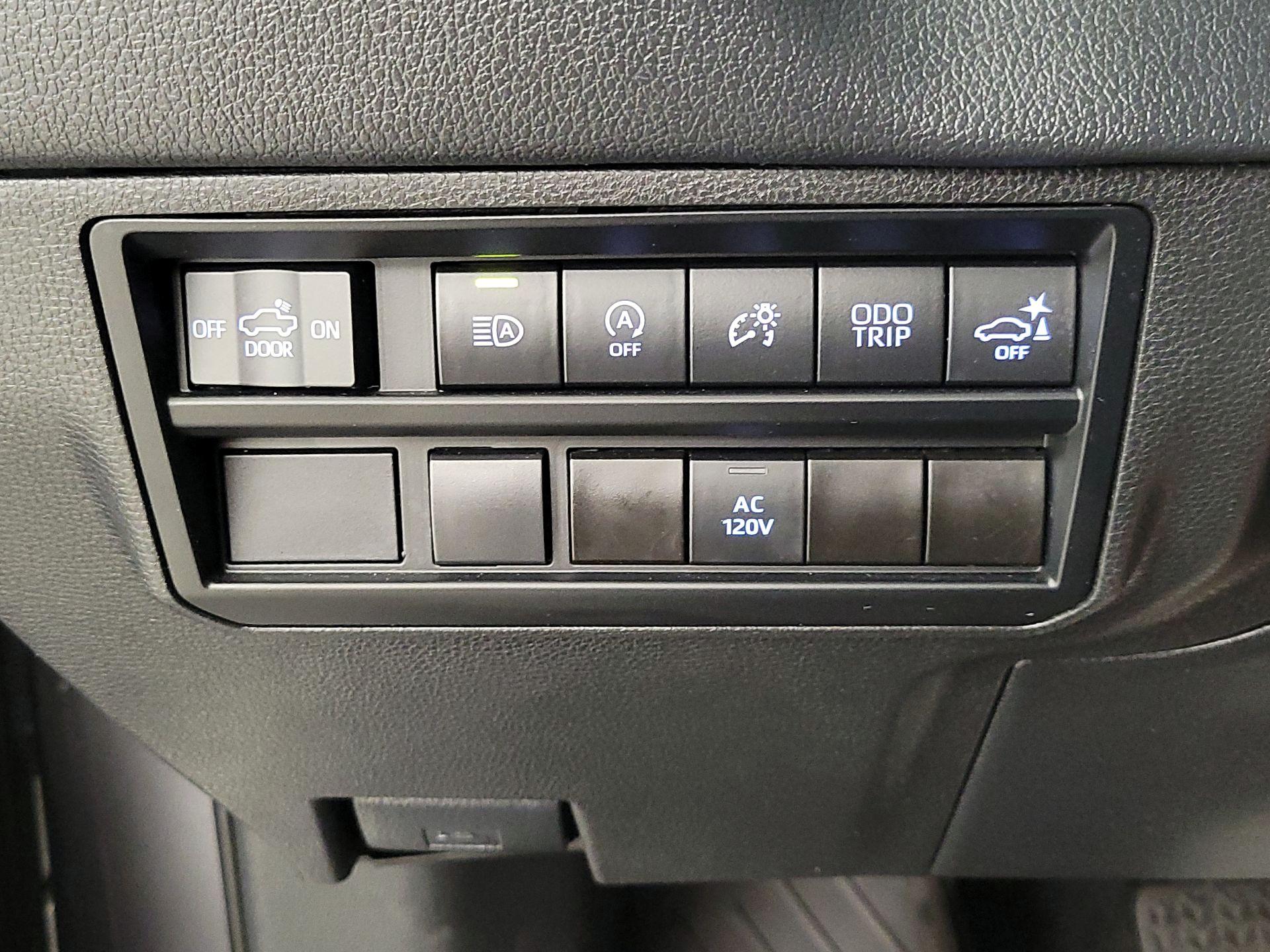 Thumbnail: 2022 Toyota Tundra - 13