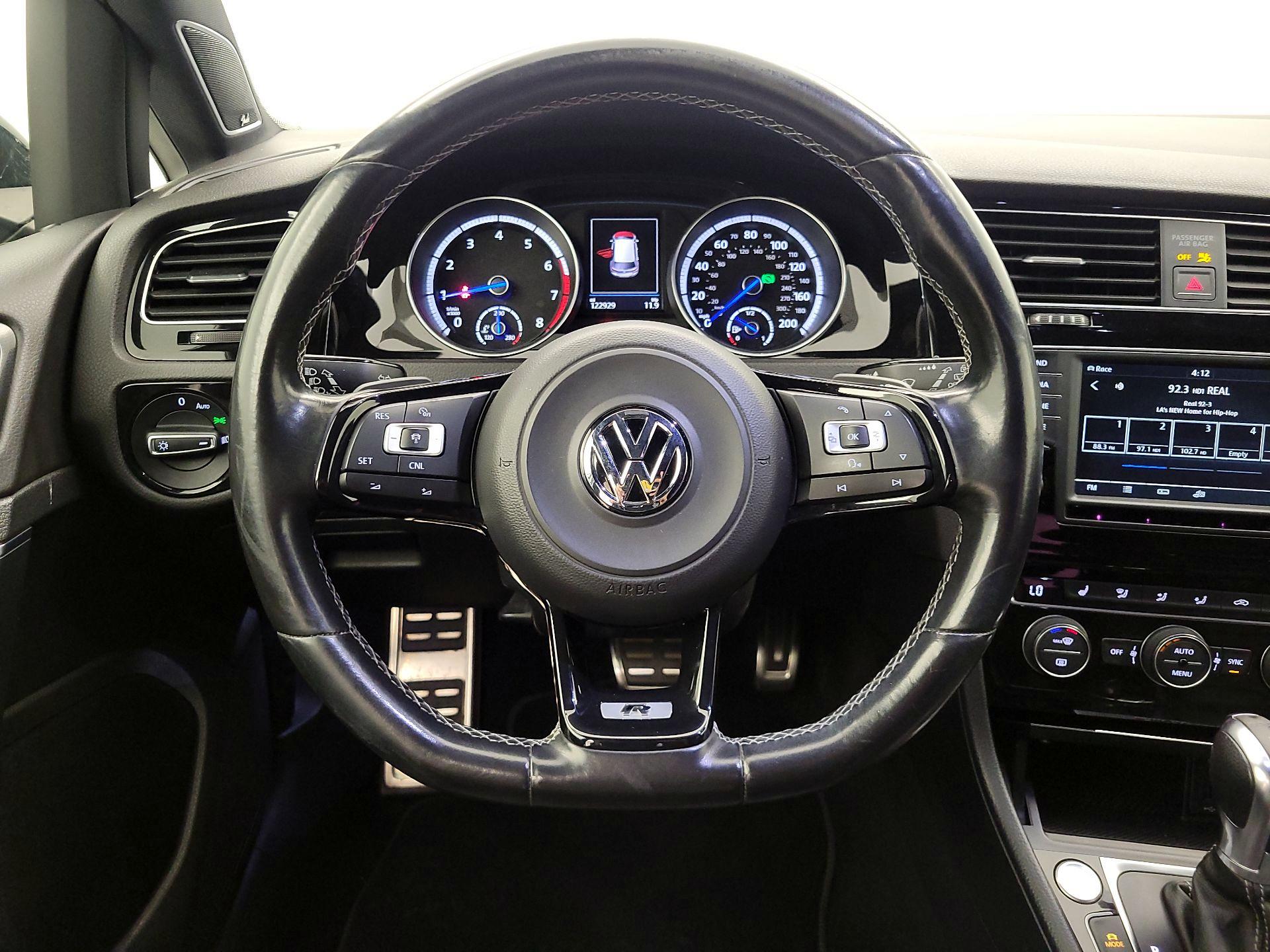 Thumbnail: 2017 Volkswagen Golf - 10