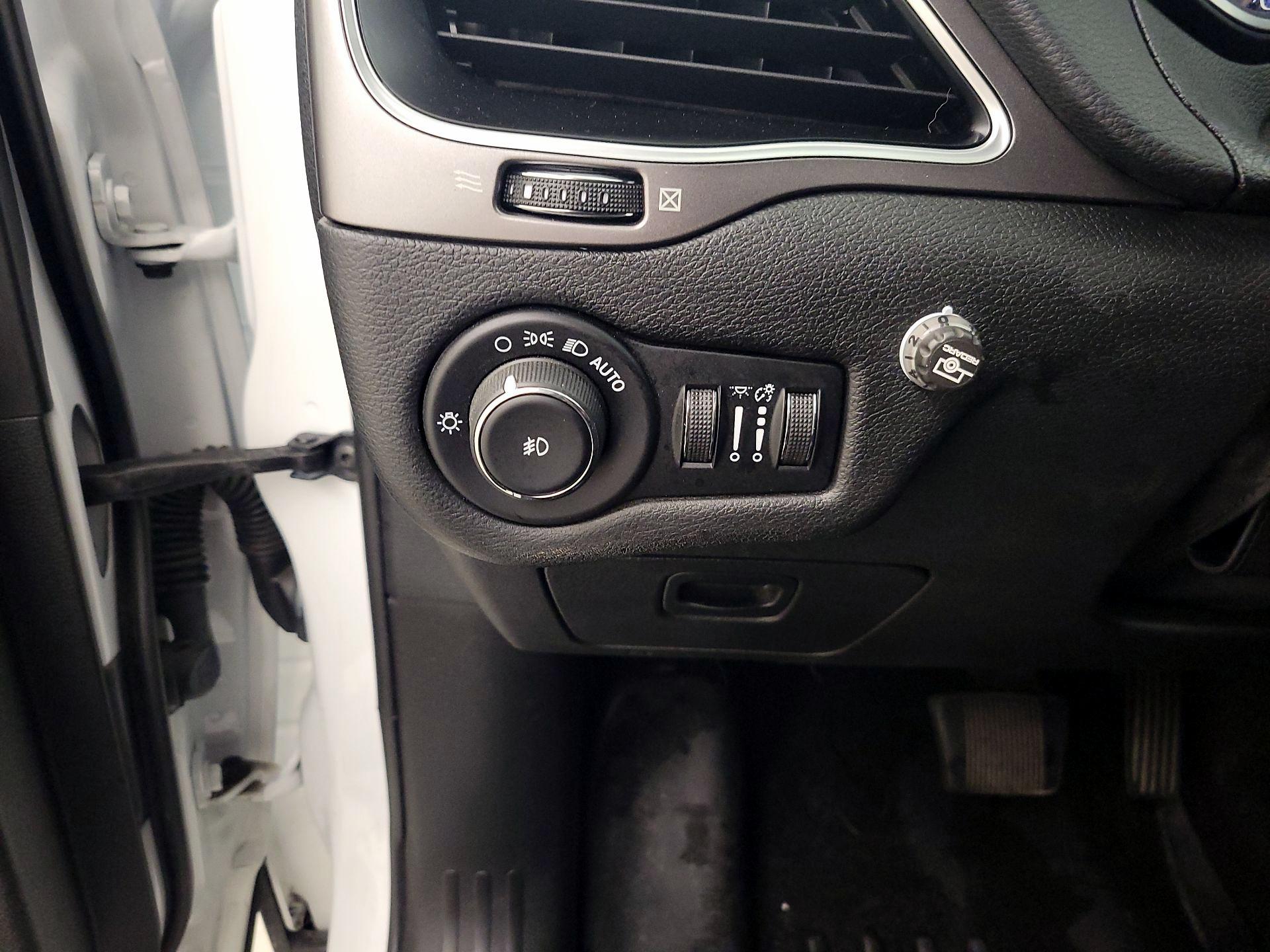 Thumbnail: 2021 Jeep Cherokee - 13