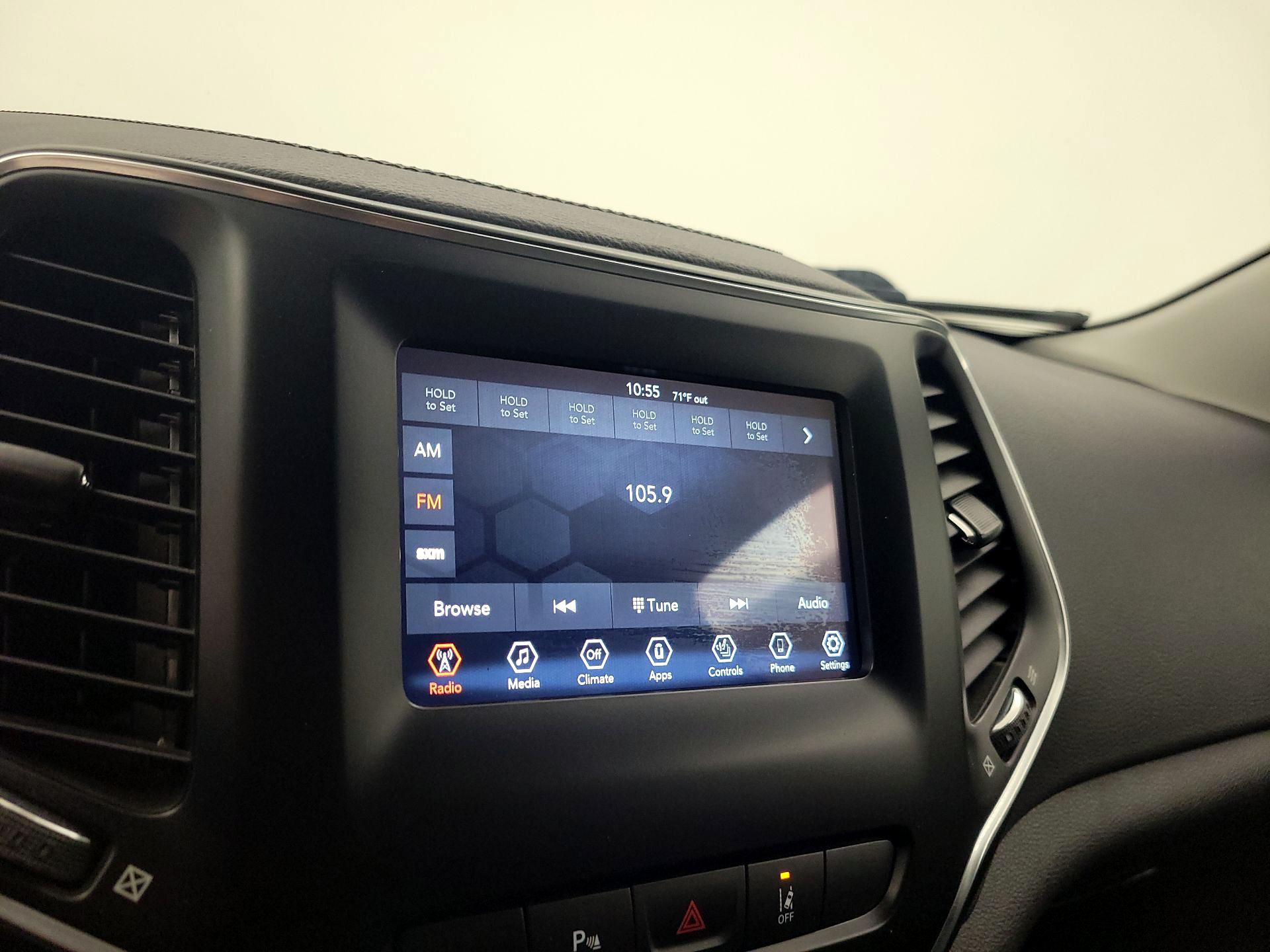 Thumbnail: 2021 Jeep Cherokee - 15