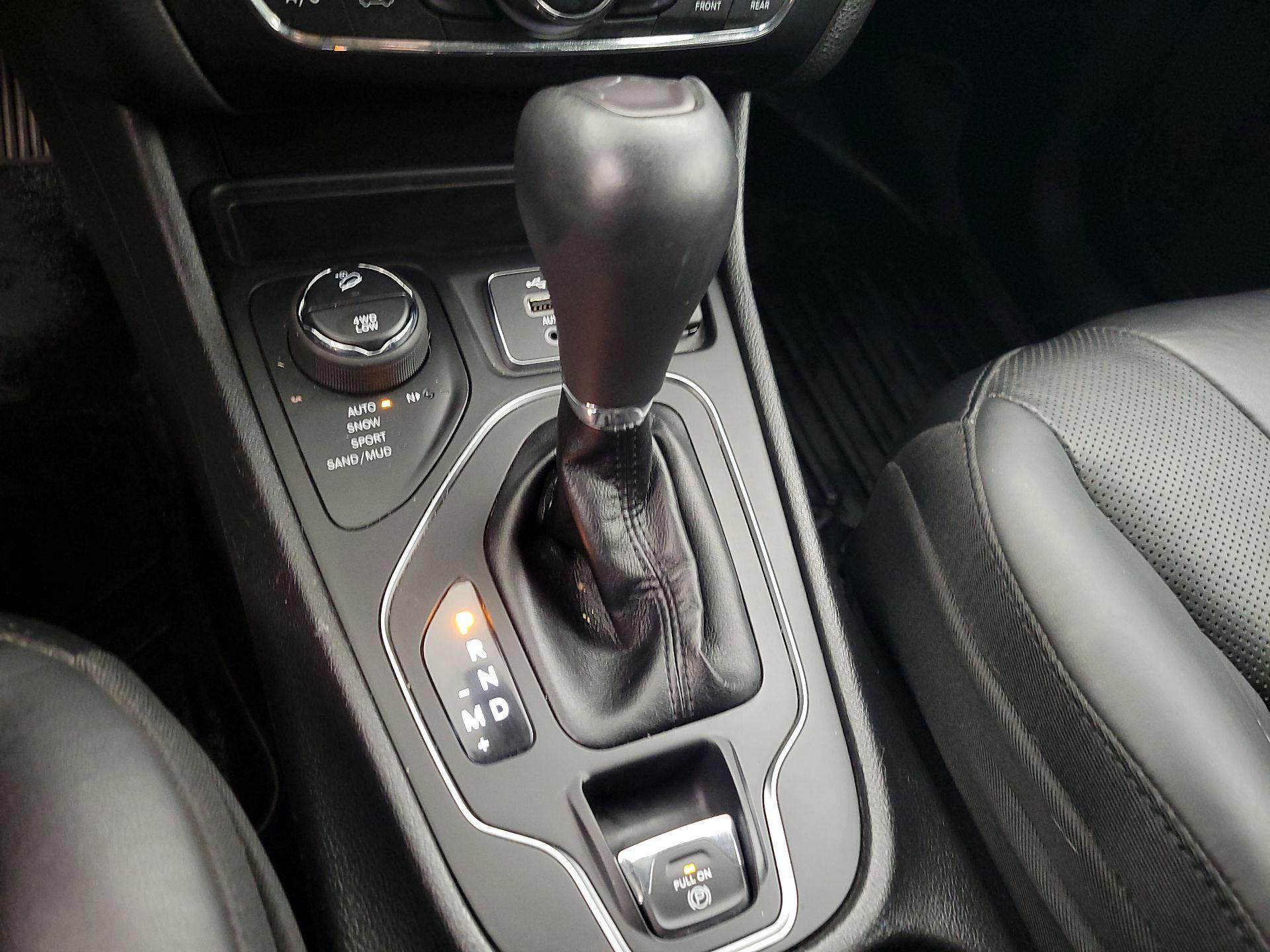 Thumbnail: 2021 Jeep Cherokee - 17