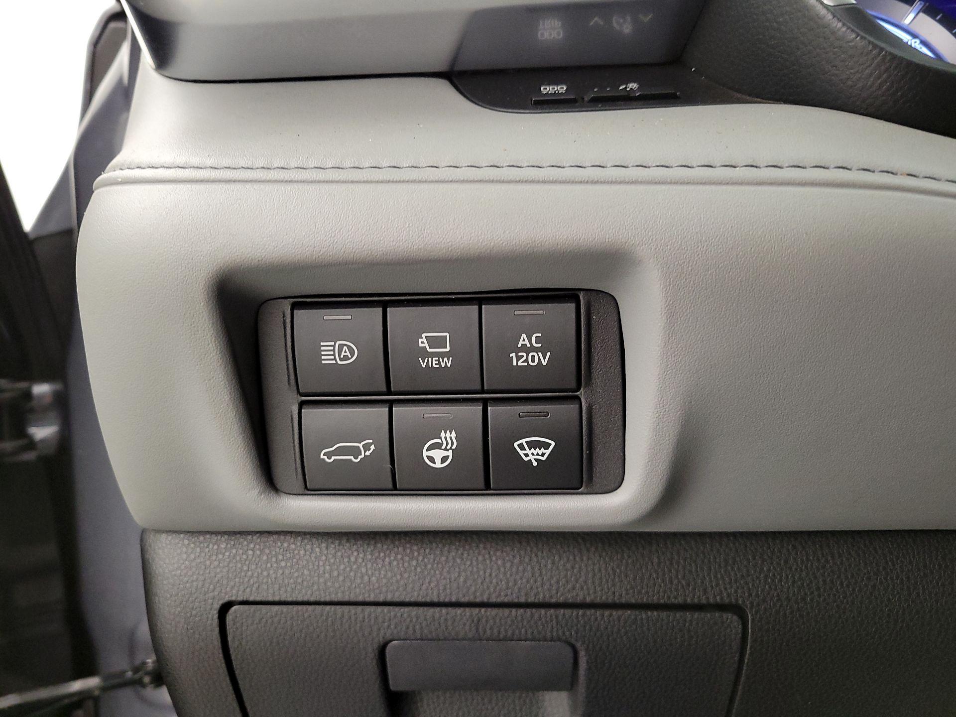 Thumbnail: 2020 Toyota Highlander - 13