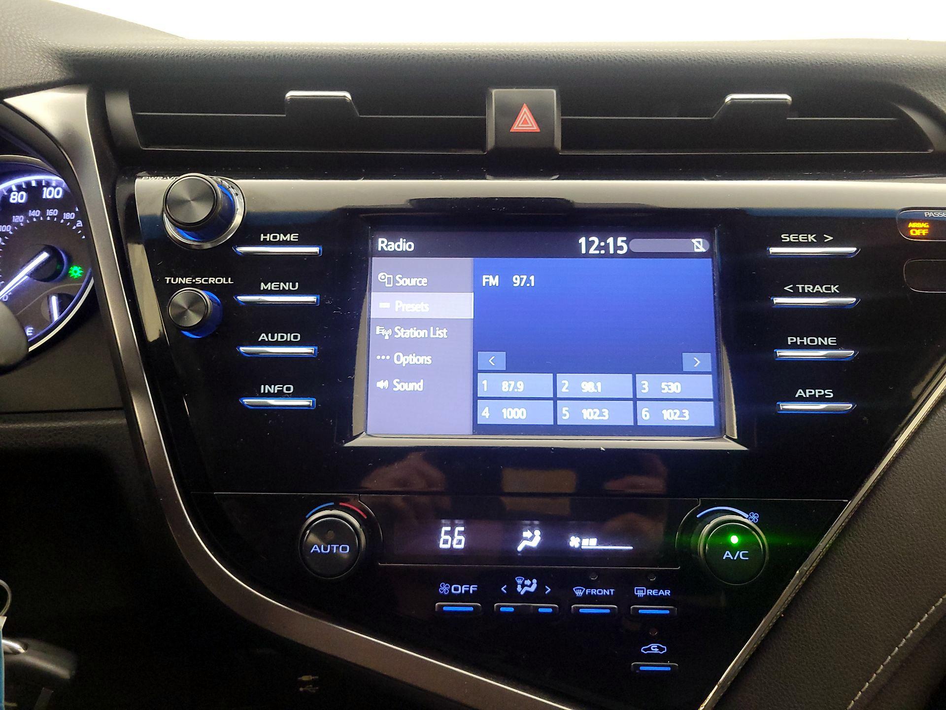 Thumbnail: 2018 Toyota Camry - 15